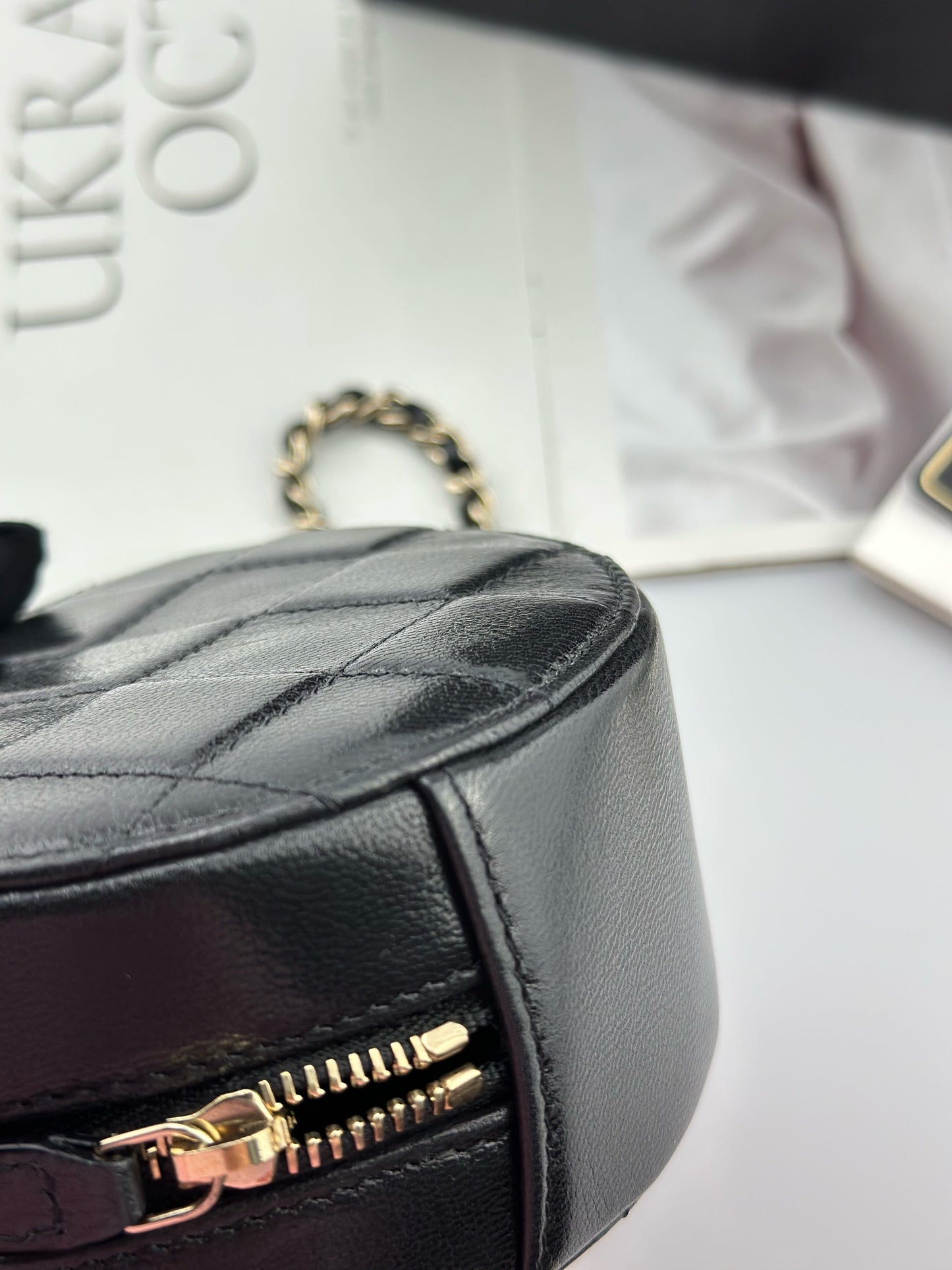 Chanel - Round Vanity Case Mini - Leather - Black - (mini)