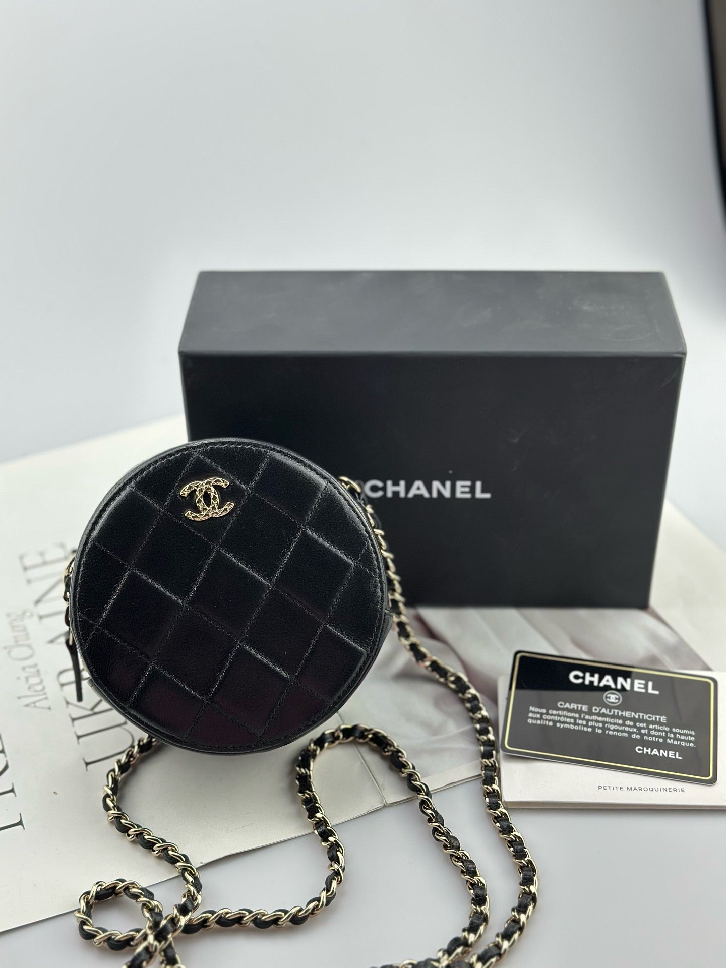Chanel - Round Vanity Case Mini - Leather - Black - (mini)