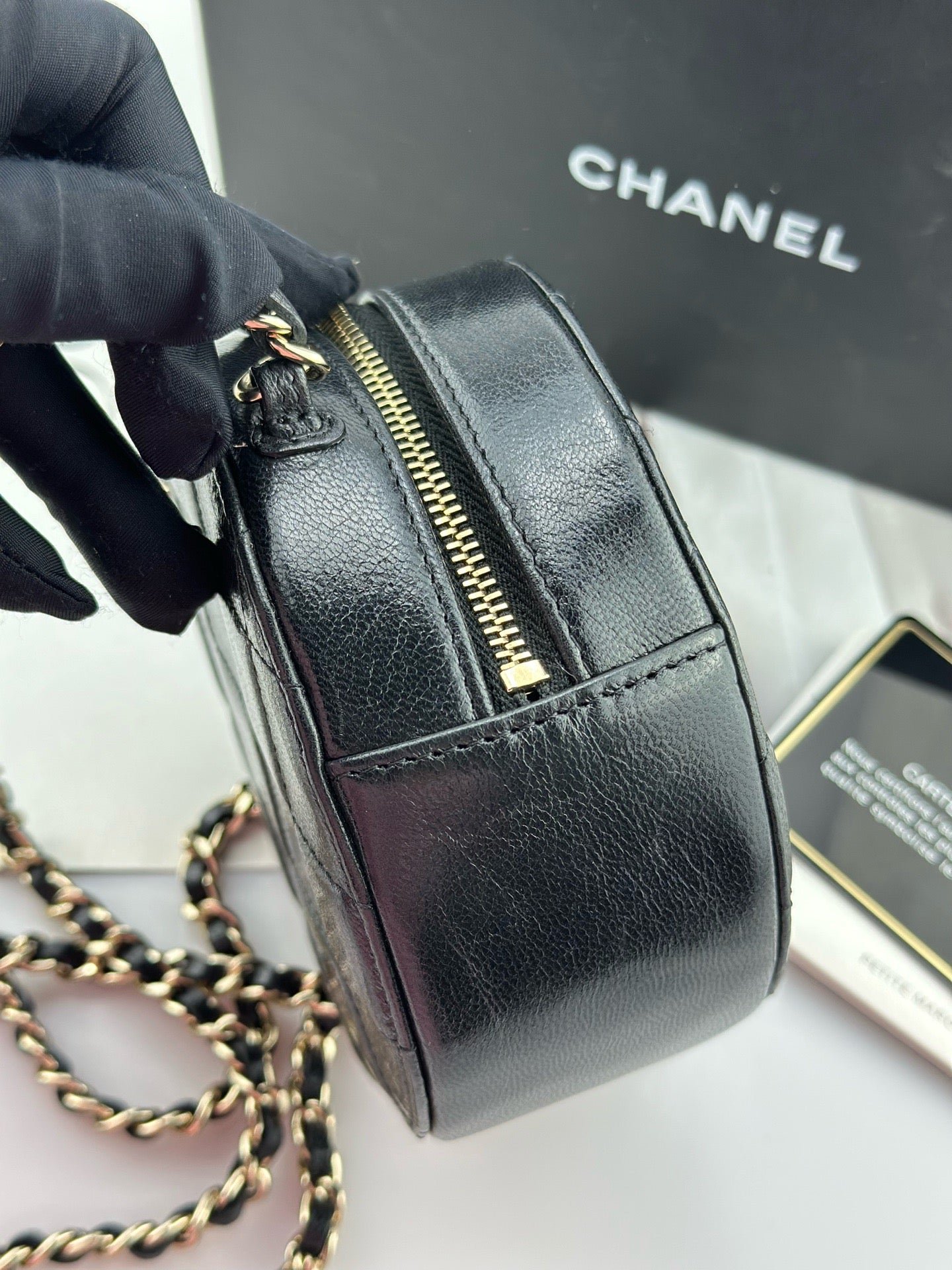 Chanel - Round Vanity Case Mini - Leather - Black - (mini)