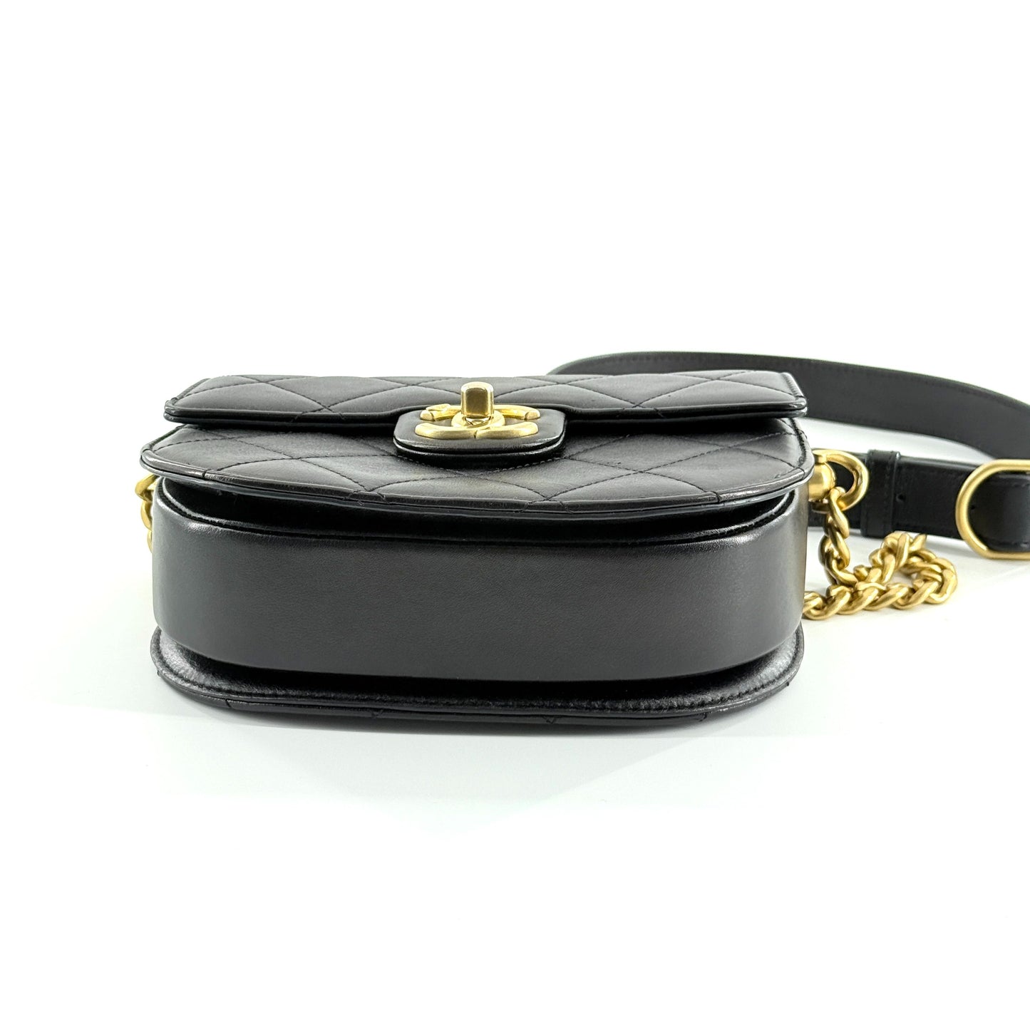 Chanel - Saddle Flap Bag - Calfskin leather - Black with Gold-Tone Hardware - (mini)