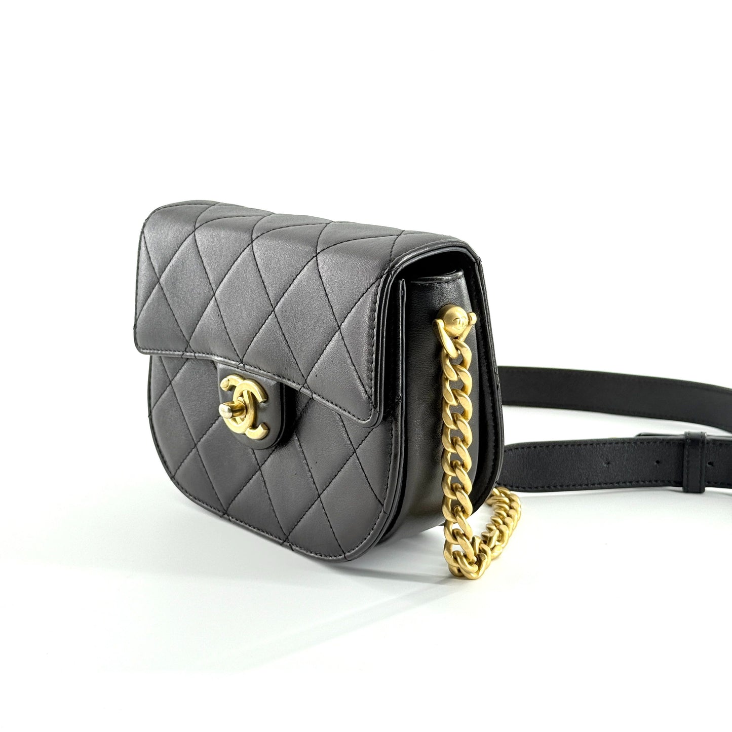 Chanel - Saddle Flap Bag - Calfskin leather - Black with Gold-Tone Hardware - (mini)