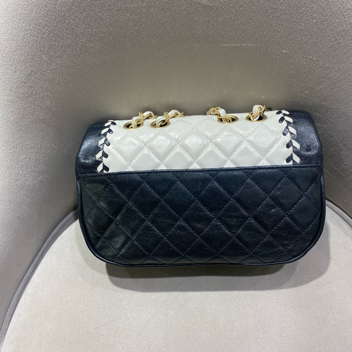 Chanel - Saddle Flap Bag - Lambskin leather - Black and White with Gold-Tone Hardware - (mini)