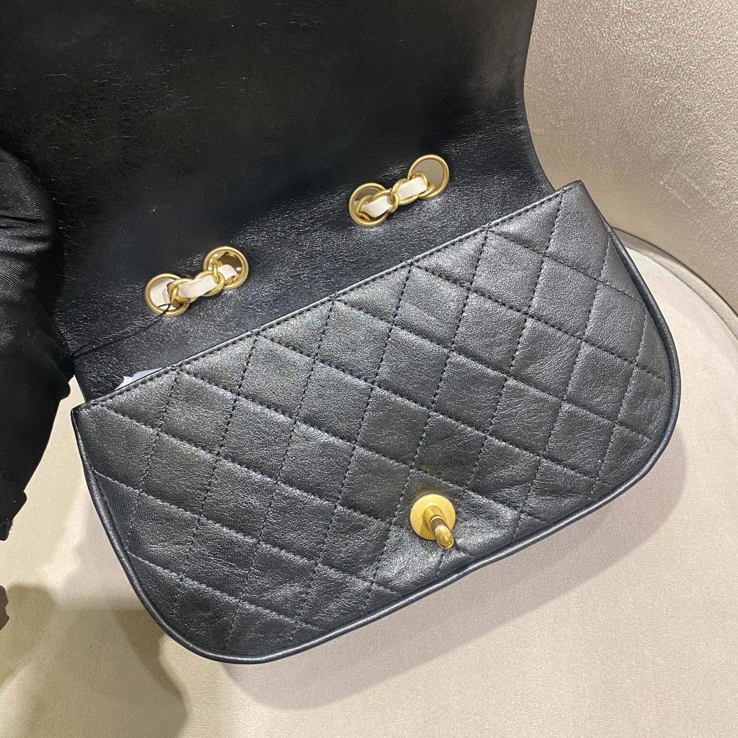 Chanel - Saddle Flap Bag - Lambskin leather - Black and White with Gold-Tone Hardware - (mini)