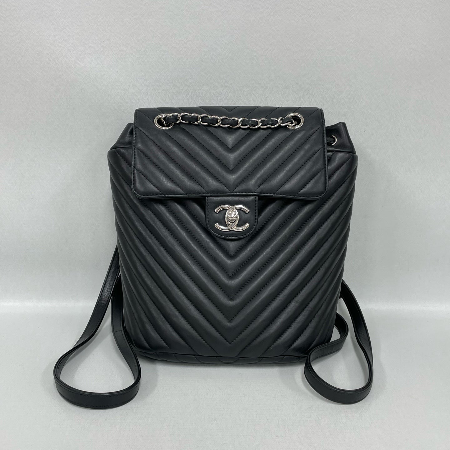 Chanel - Salzburg Chevron Backpack - Lambskin leather - Black - (medium)