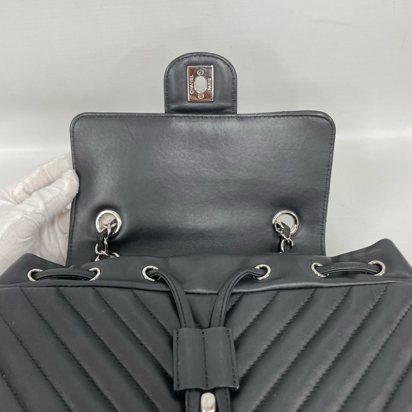 Chanel - Salzburg Chevron Backpack - Lambskin leather - Black - (medium)