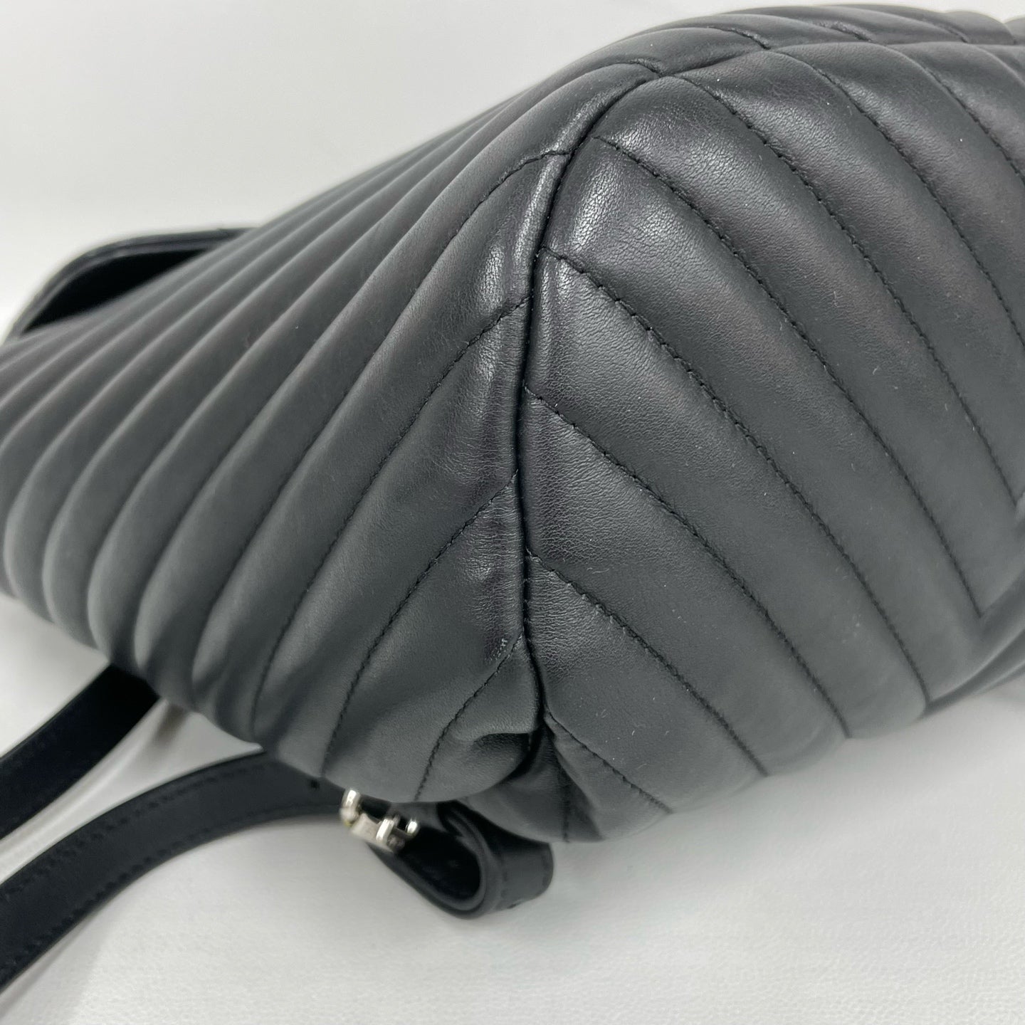 Chanel - Salzburg Chevron Backpack - Lambskin leather - Black - (medium)