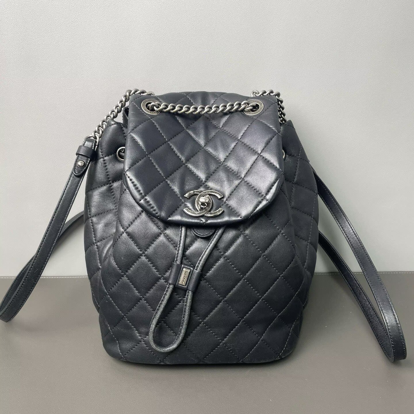 Chanel - Salzburg Drawstring Backpack - Lambskin leather - Black with Silver-Tone Hardware - (Small)