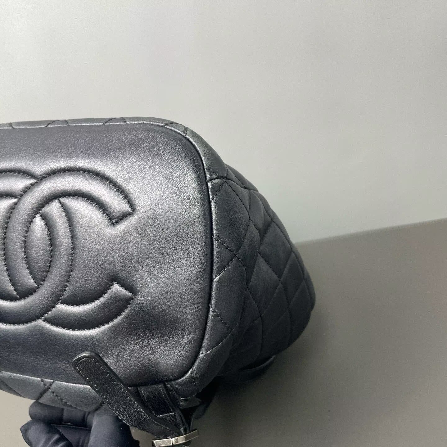 Chanel - Salzburg Drawstring Backpack - Lambskin leather - Black with Silver-Tone Hardware - (Small)