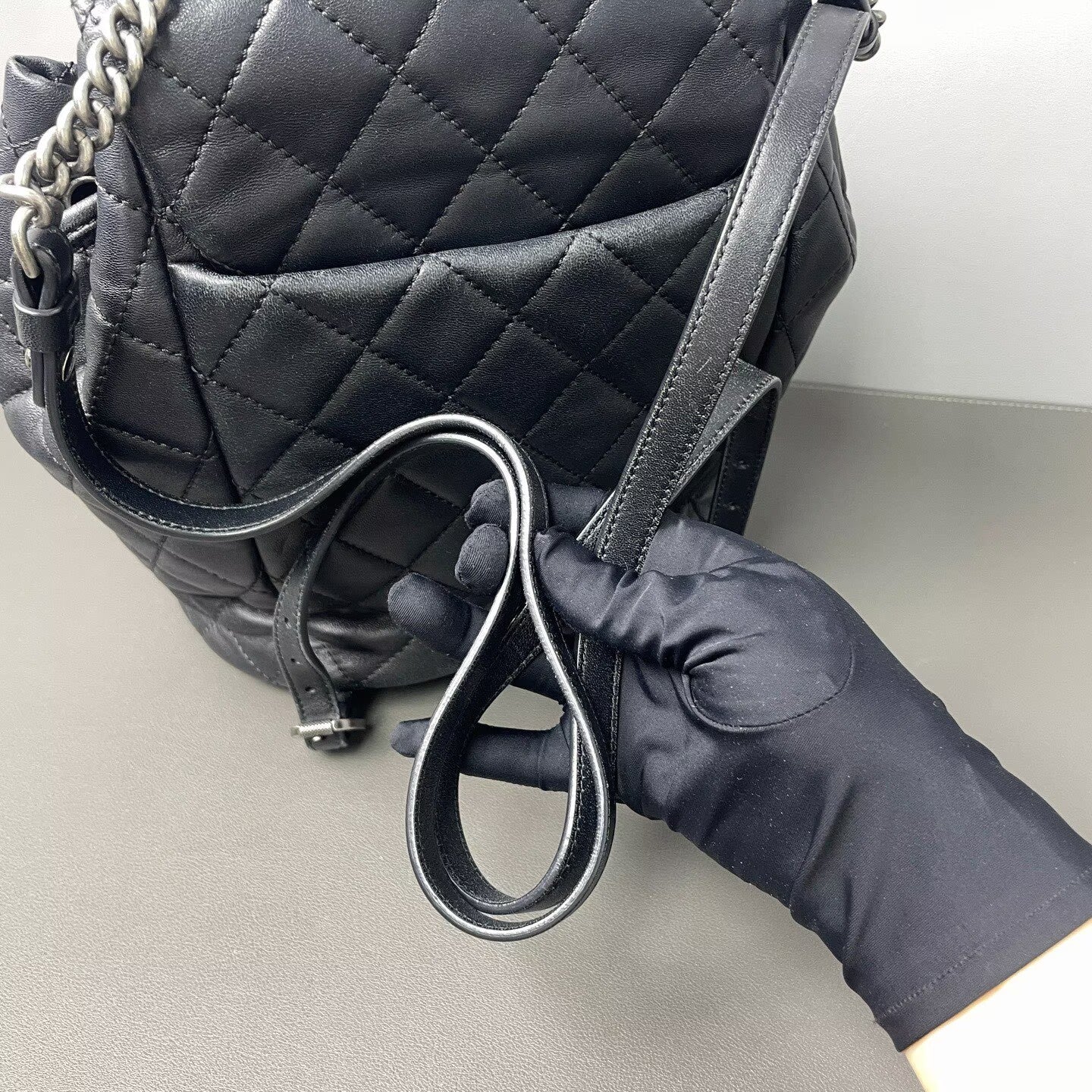 Chanel - Salzburg Drawstring Backpack - Lambskin leather - Black with Silver-Tone Hardware - (Small)