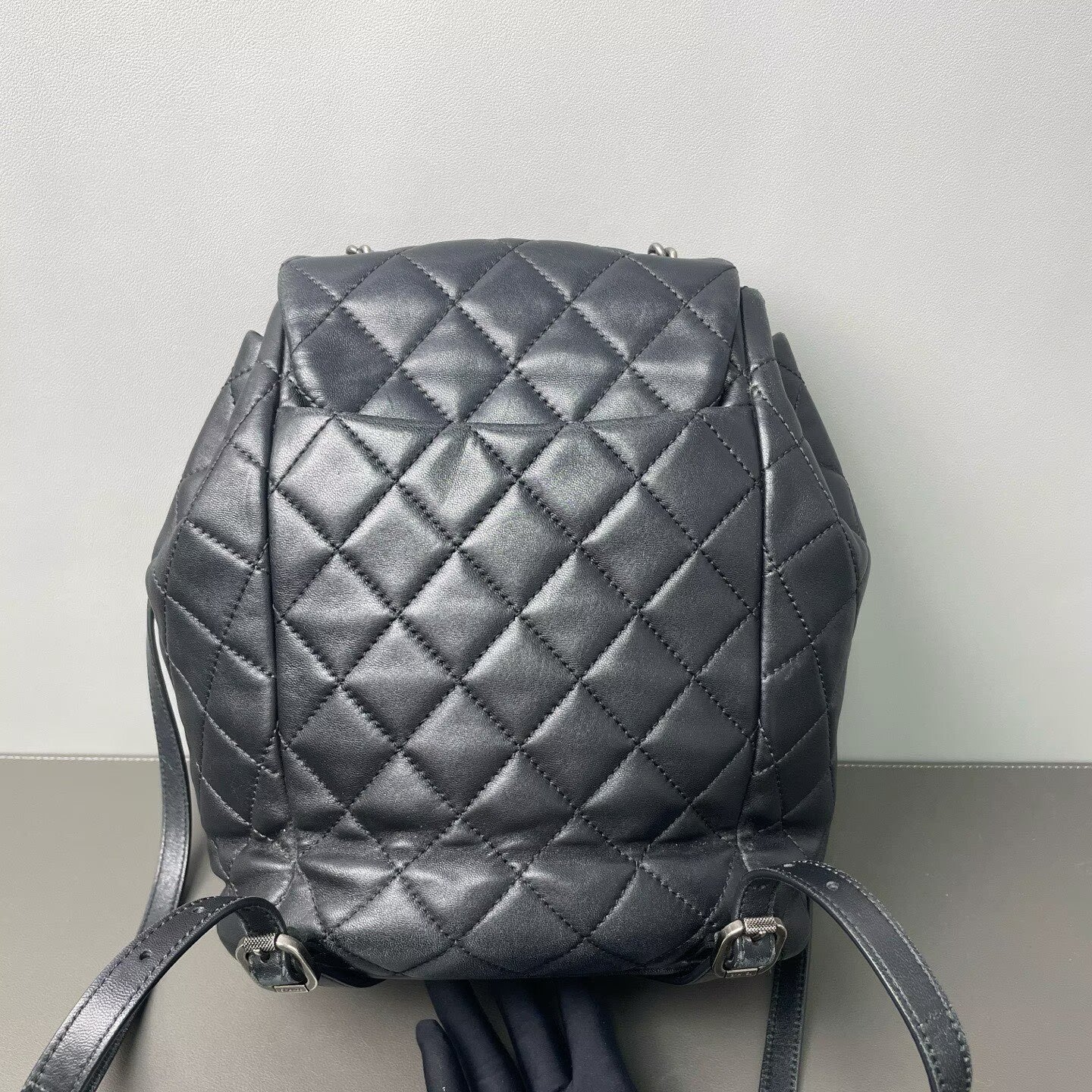 Chanel - Salzburg Drawstring Backpack - Lambskin leather - Black with Silver-Tone Hardware - (Small)