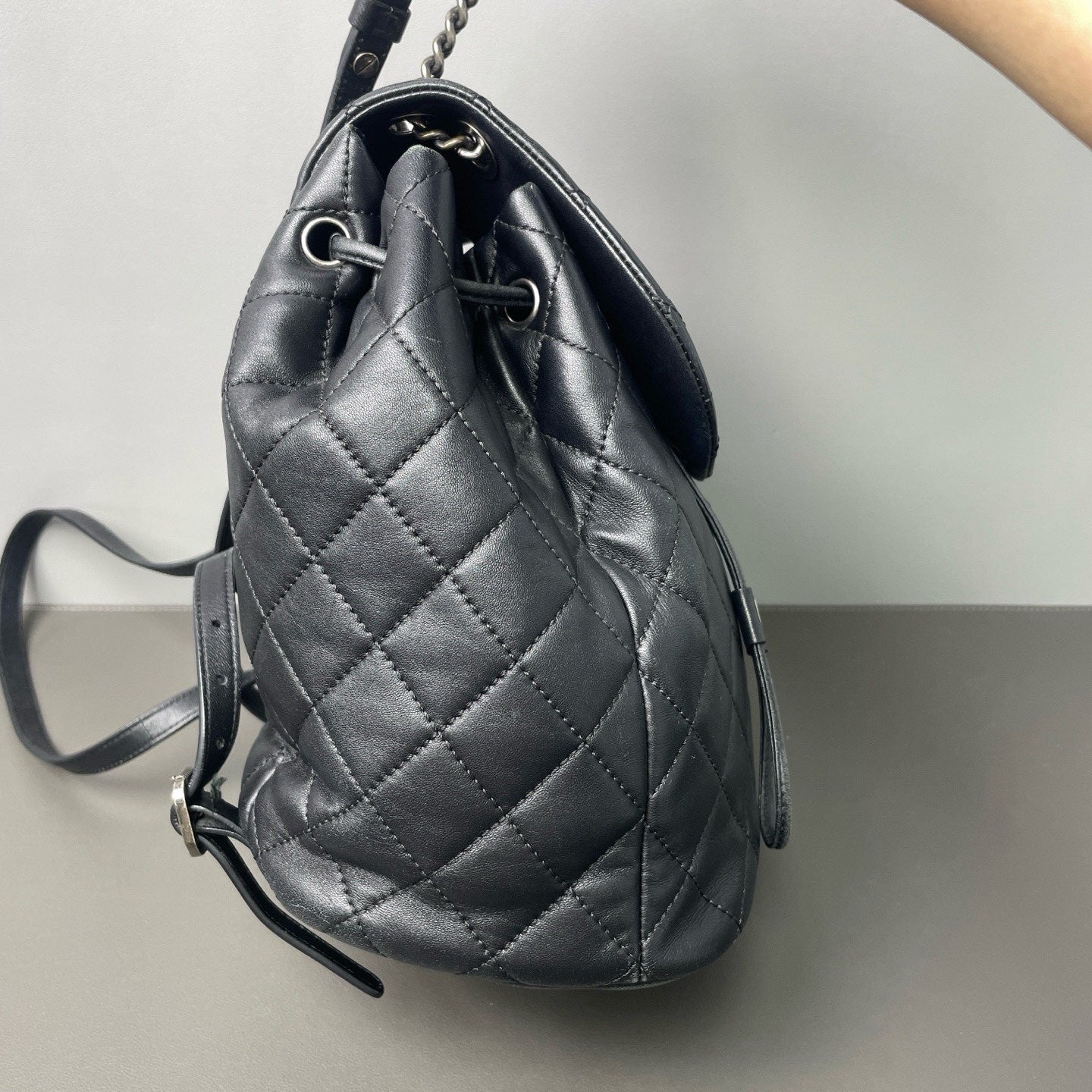 Chanel - Salzburg Drawstring Backpack - Lambskin leather - Black with Silver-Tone Hardware - (Small)