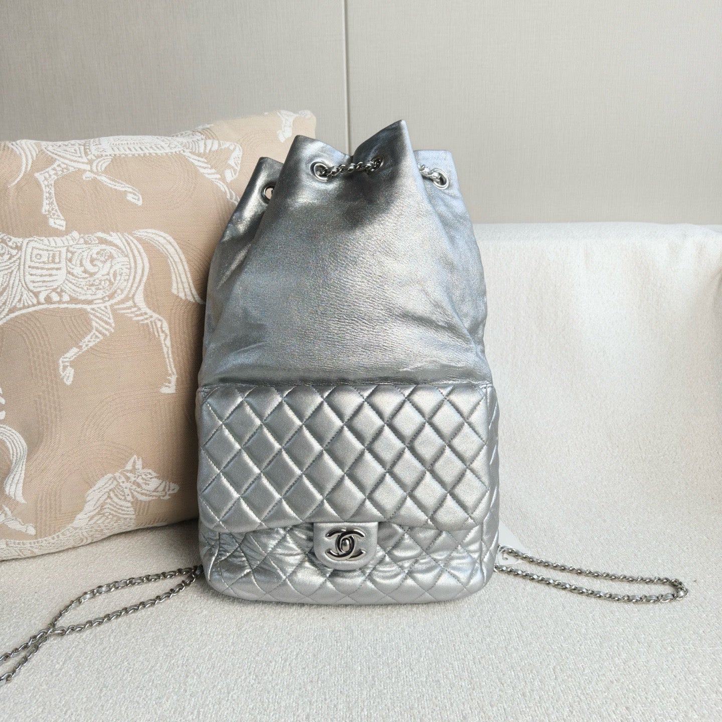 Chanel - Seoul Collection Drawstring Backpack - Cowhide leather - Silver - (Medium)