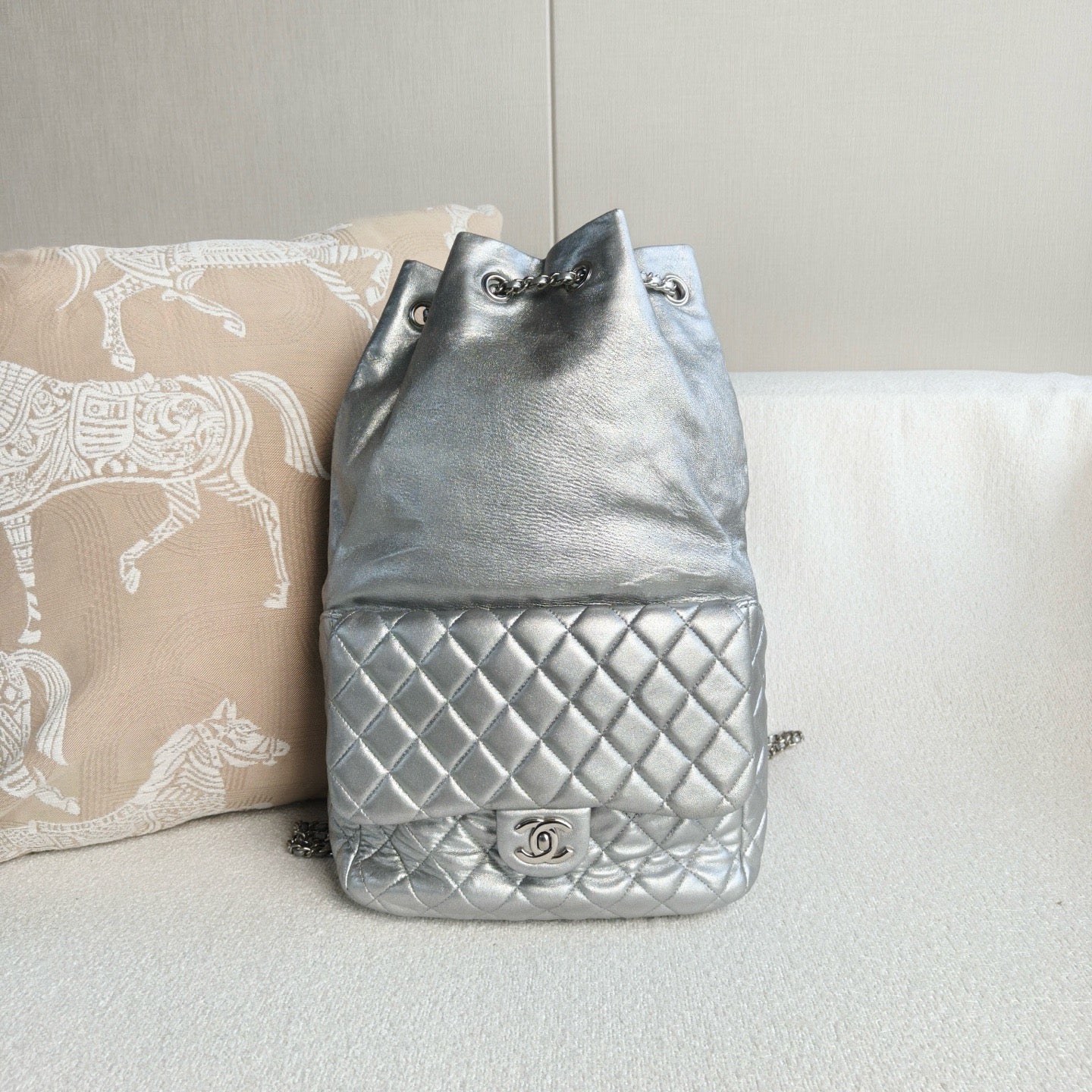 Chanel - Seoul Collection Drawstring Backpack - Cowhide leather - Silver - (Medium)