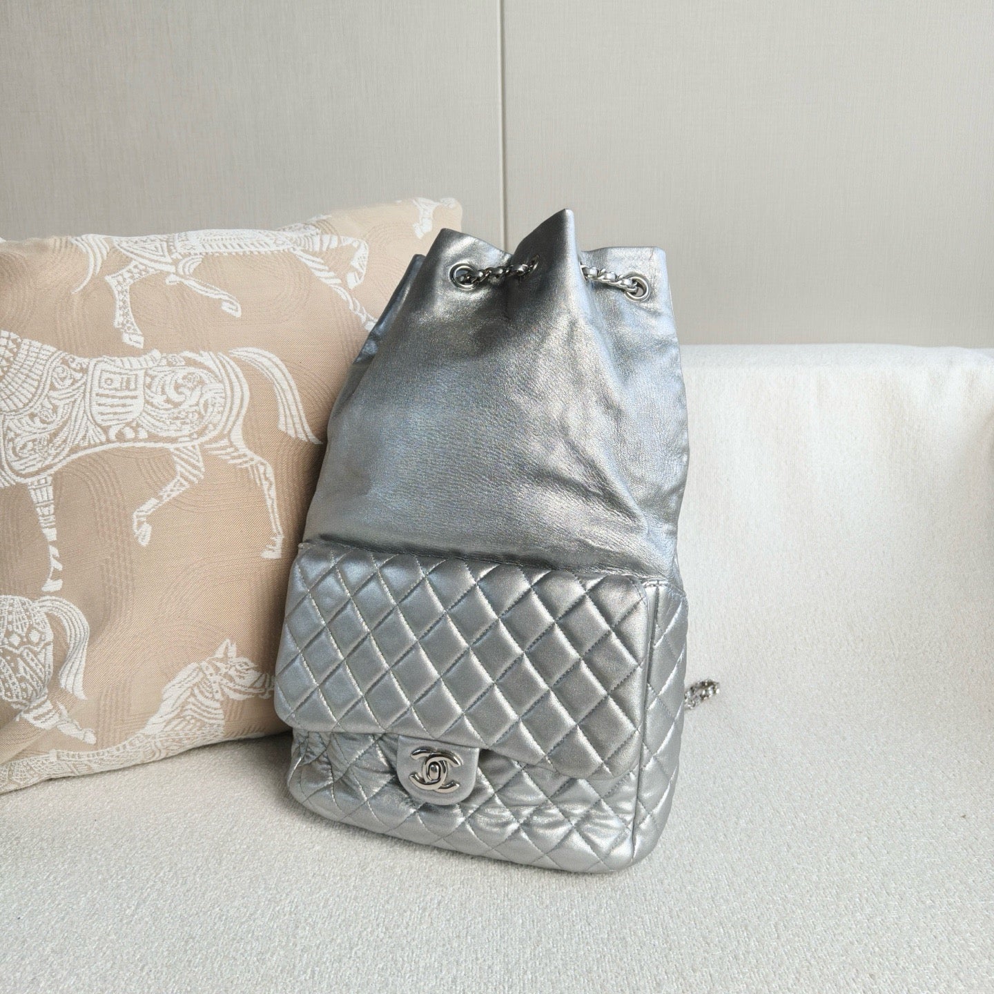 Chanel - Seoul Collection Drawstring Backpack - Cowhide leather - Silver - (Medium)