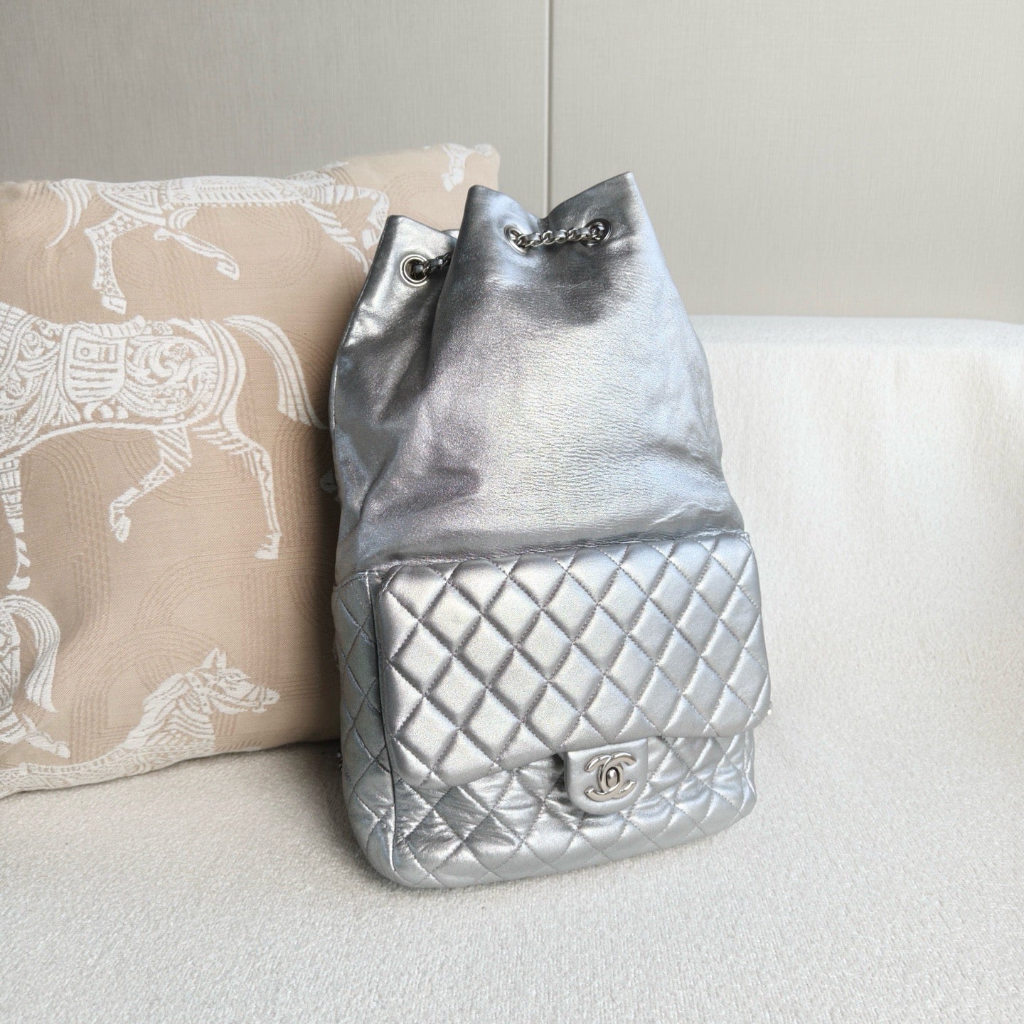 Chanel - Seoul Collection Drawstring Backpack - Cowhide leather - Silver - (Medium)