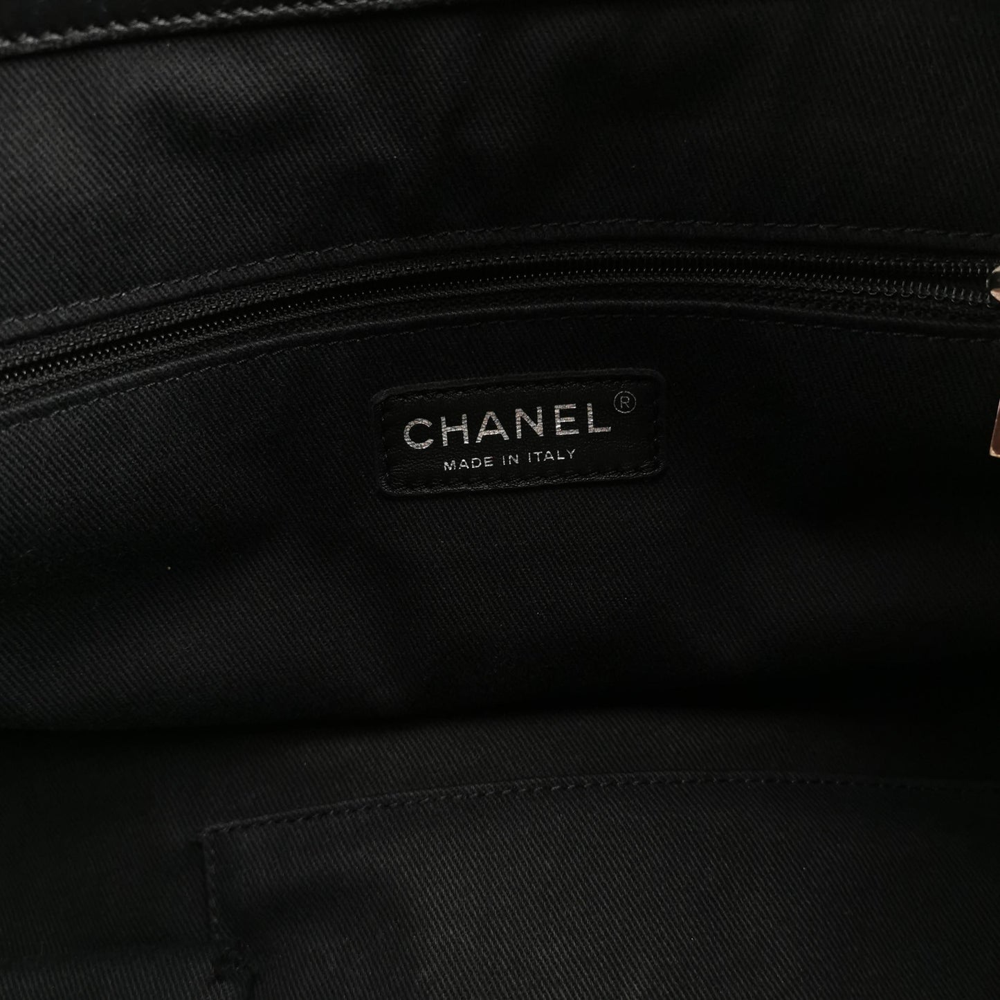 Chanel - Shopping Bag - Leather - Black - (Other)