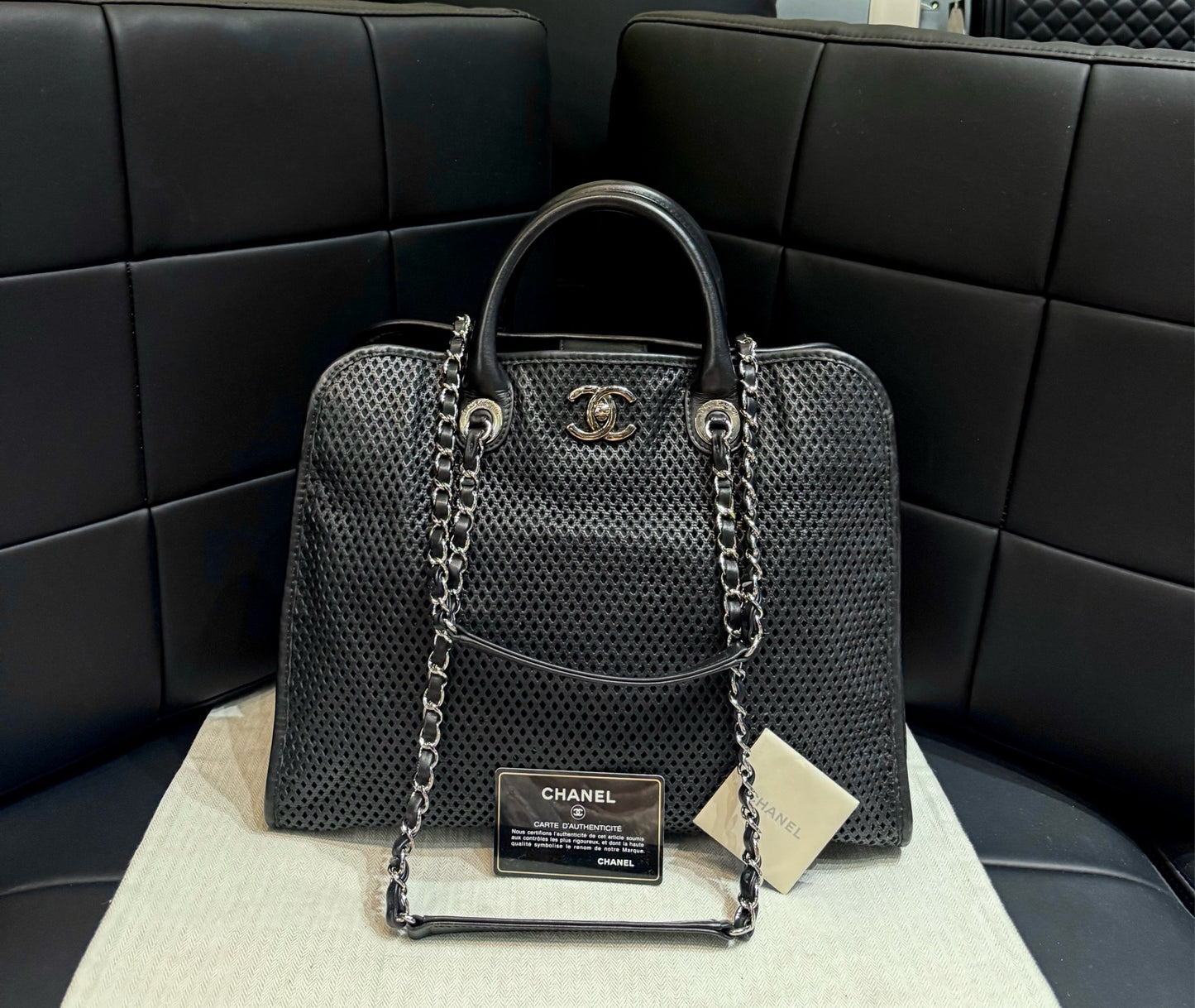 Chanel - Shopping Tote - Leather - Black - (medium)