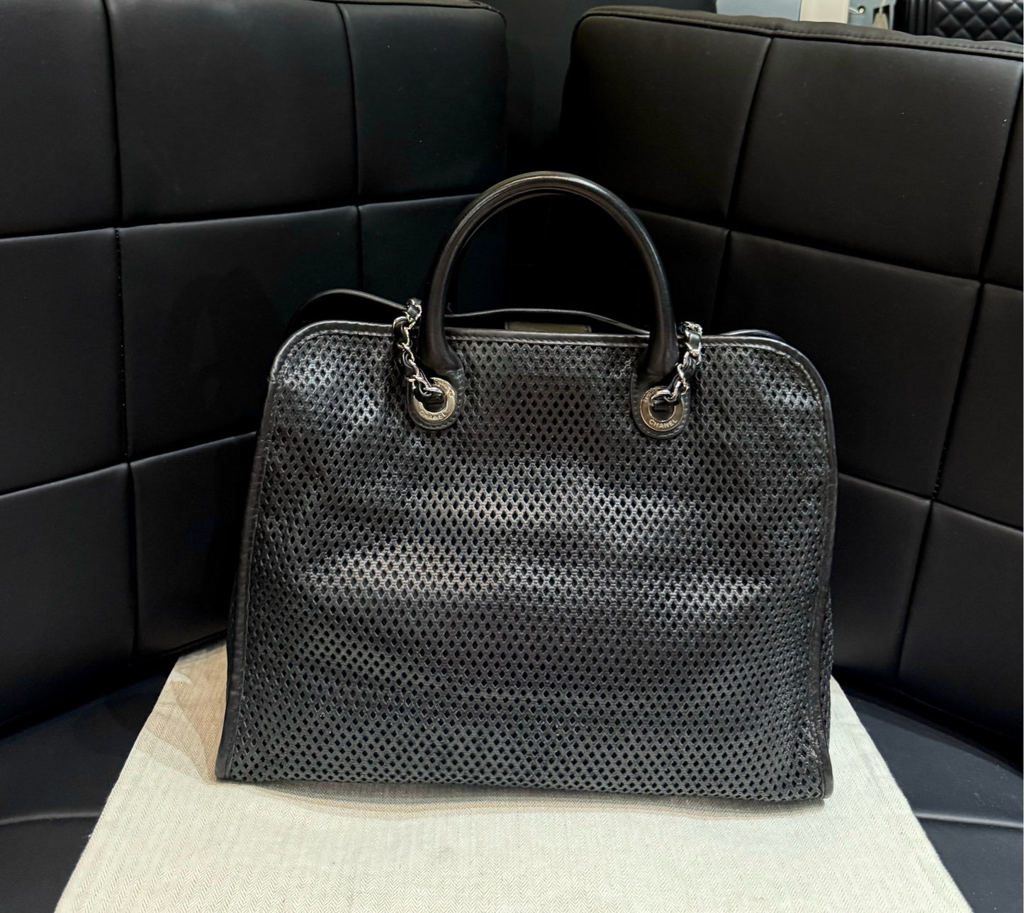 Chanel - Shopping Tote - Leather - Black - (medium)
