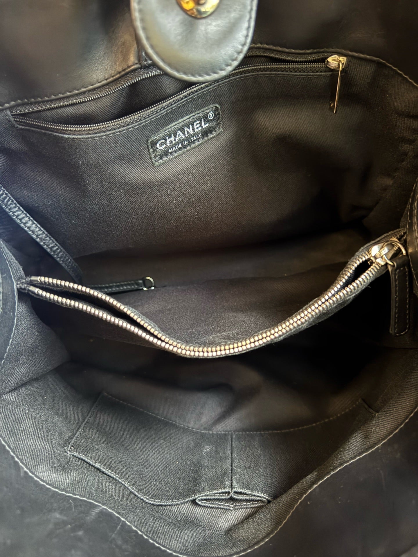 Chanel - Shopping Tote - Leather - Black - (medium)