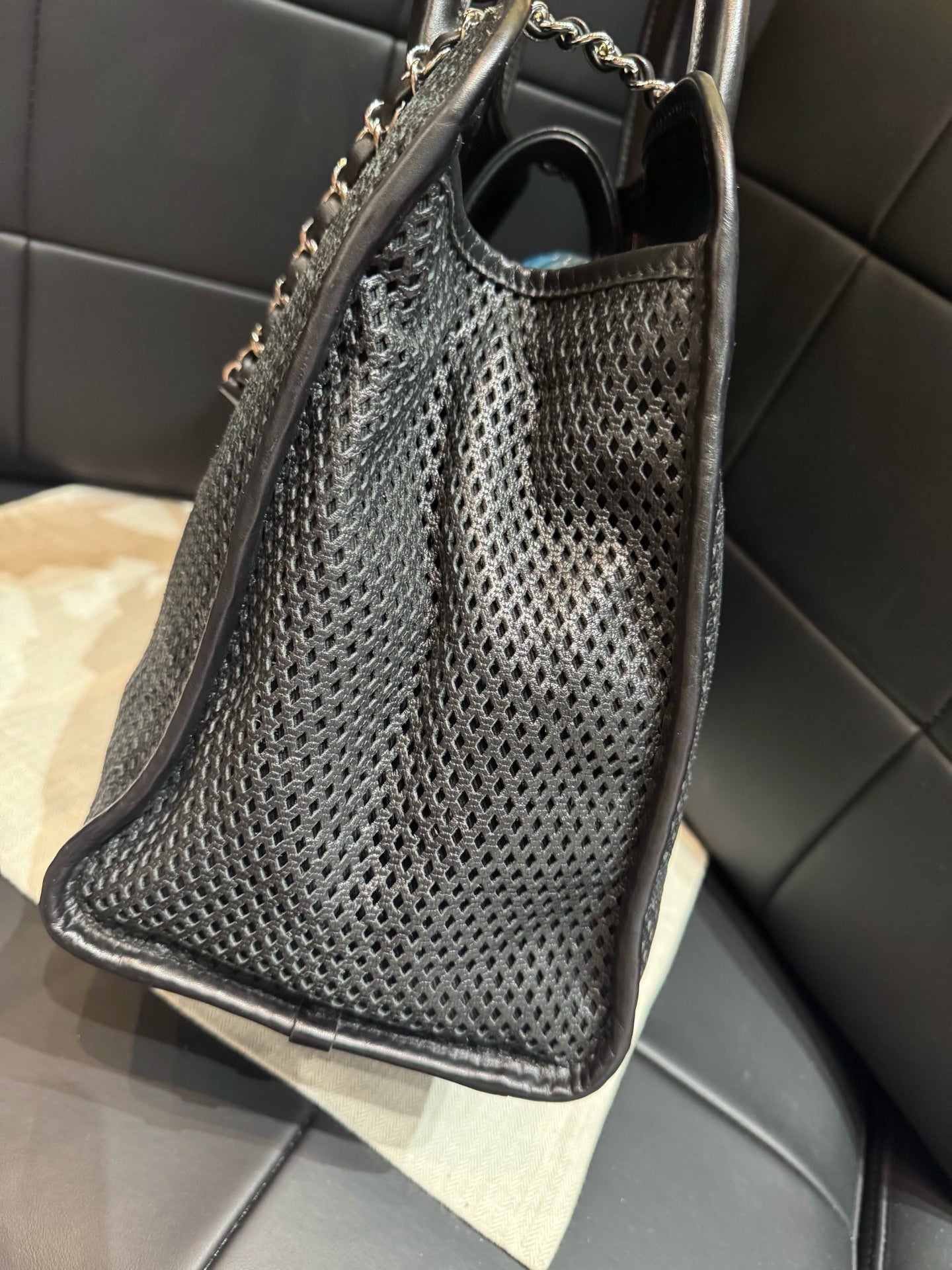 Chanel - Shopping Tote - Leather - Black - (medium)