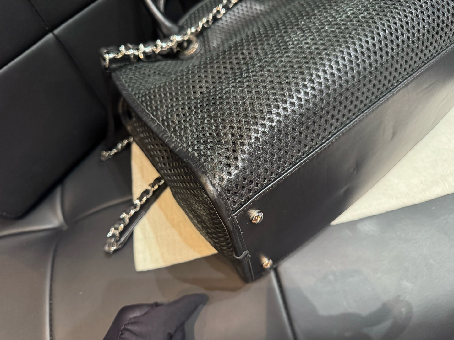 Chanel - Shopping Tote - Leather - Black - (medium)