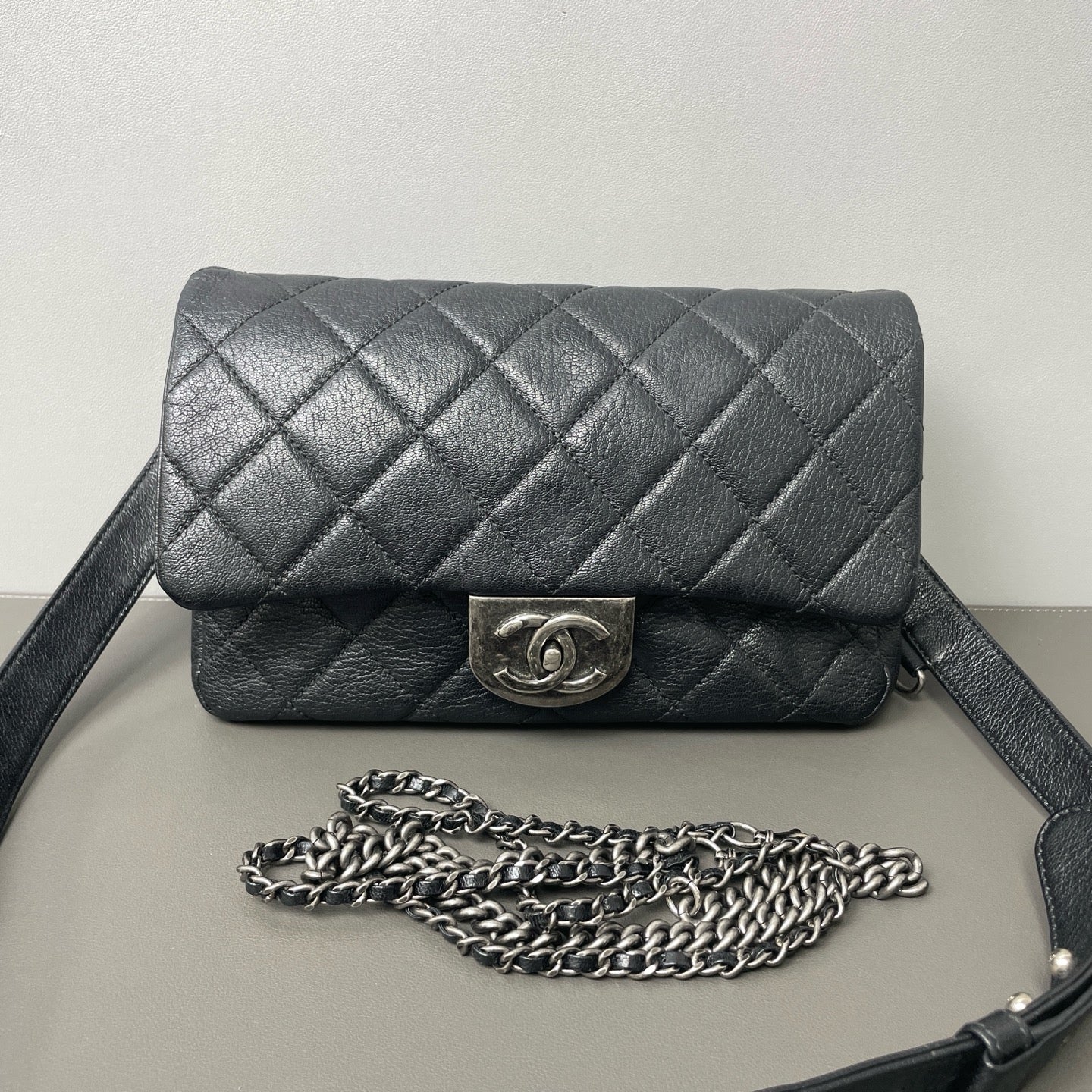 Chanel - Show Piece - Leather - Black - (medium)