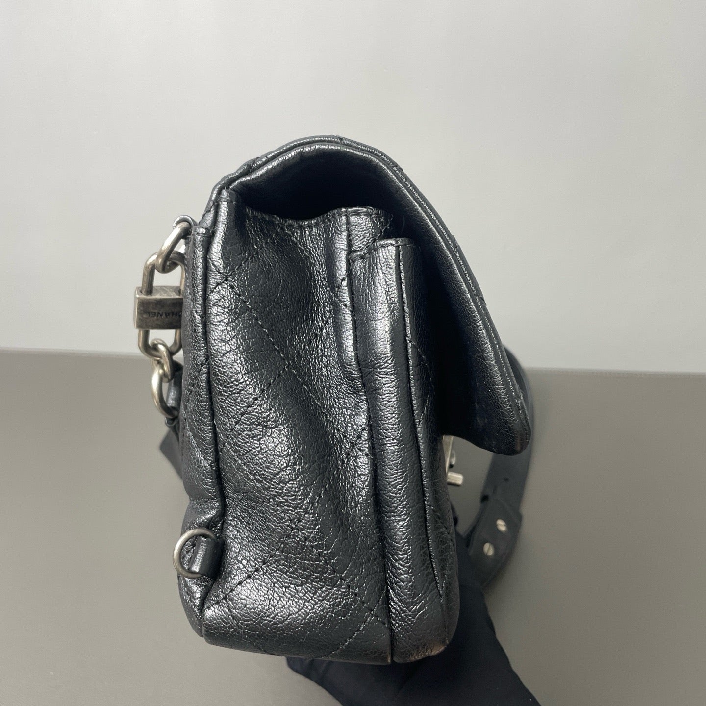 Chanel - Show Piece - Leather - Black - (medium)