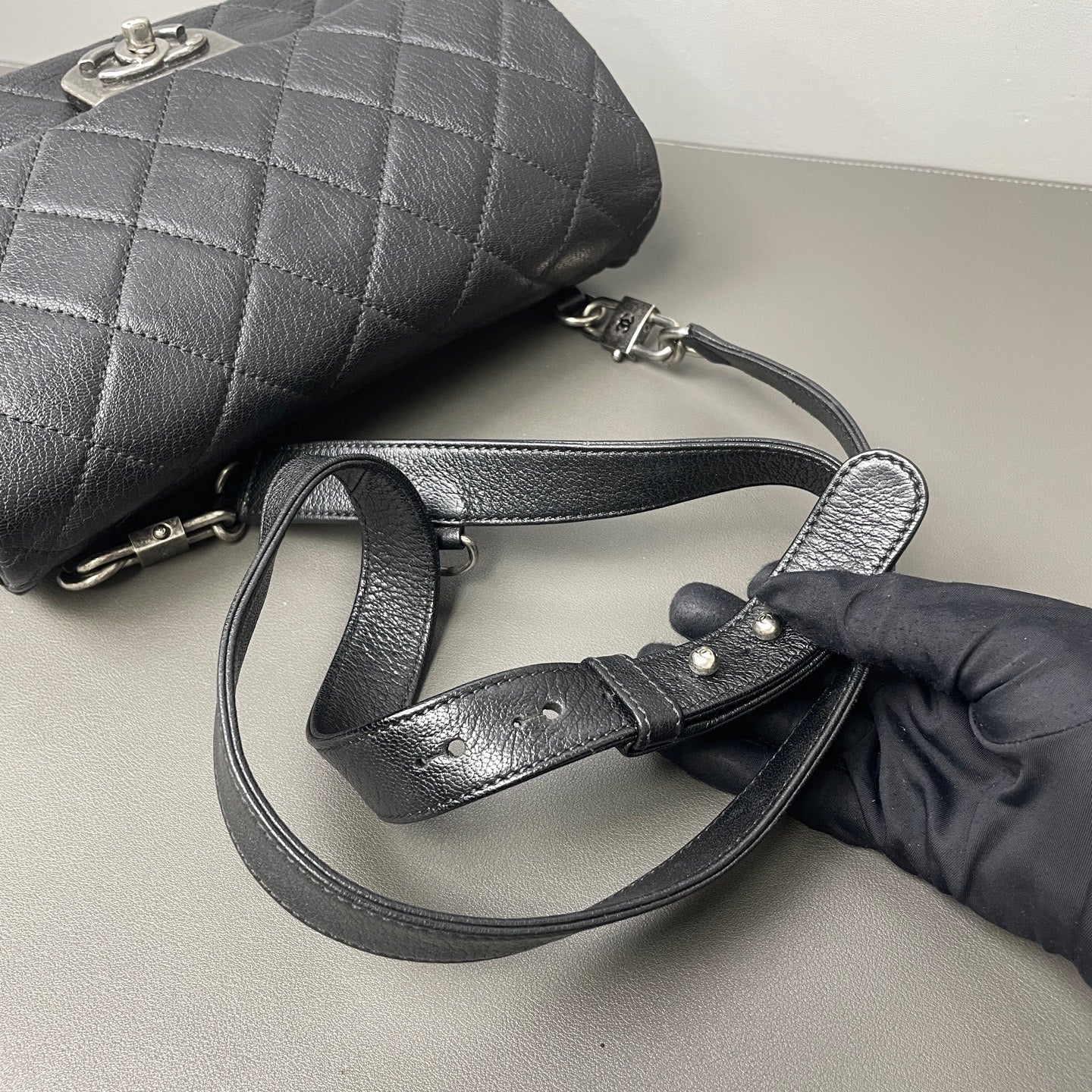 Chanel - Show Piece - Leather - Black - (medium)