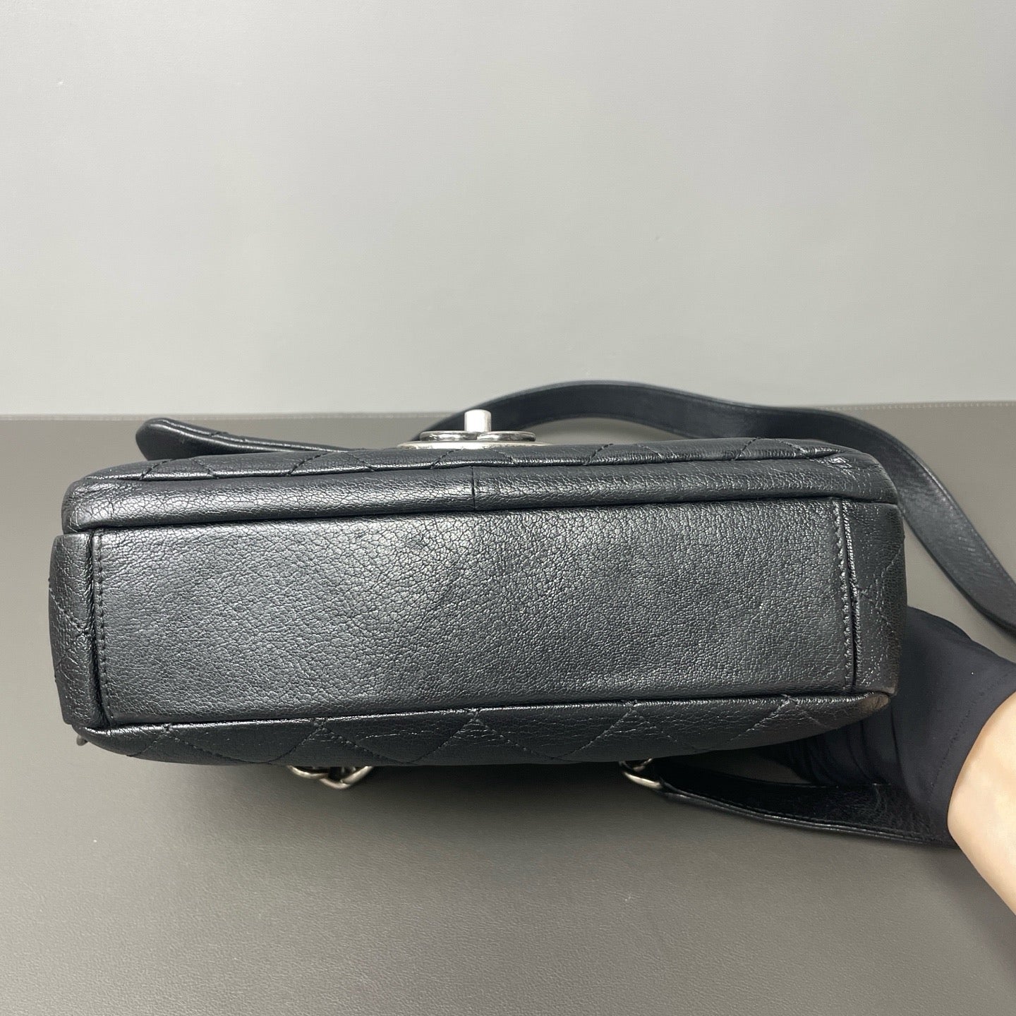 Chanel - Show Piece - Leather - Black - (medium)