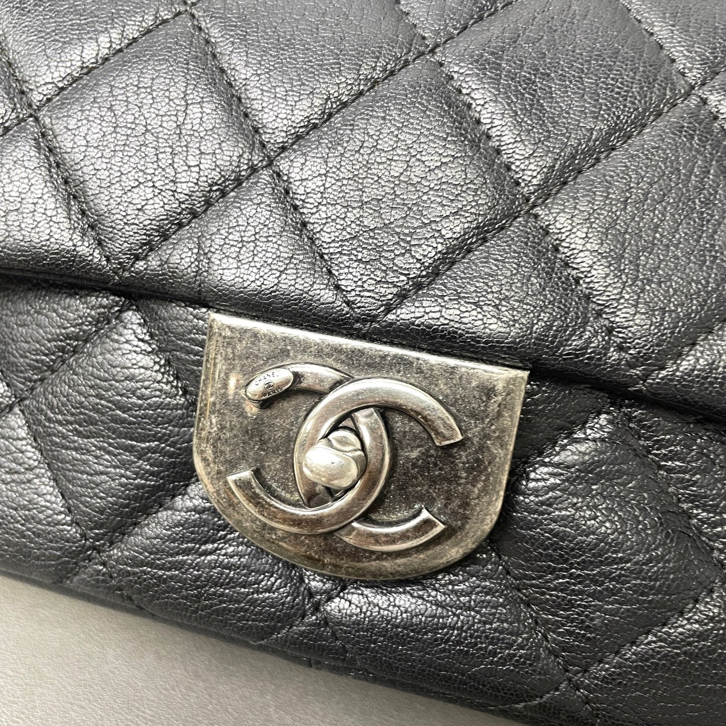 Chanel - Show Piece - Leather - Black - (medium)