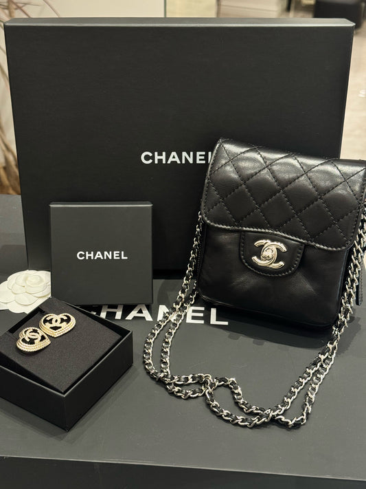 Chanel - Small Vertical Vanity Case - Leather - Black - (mini)