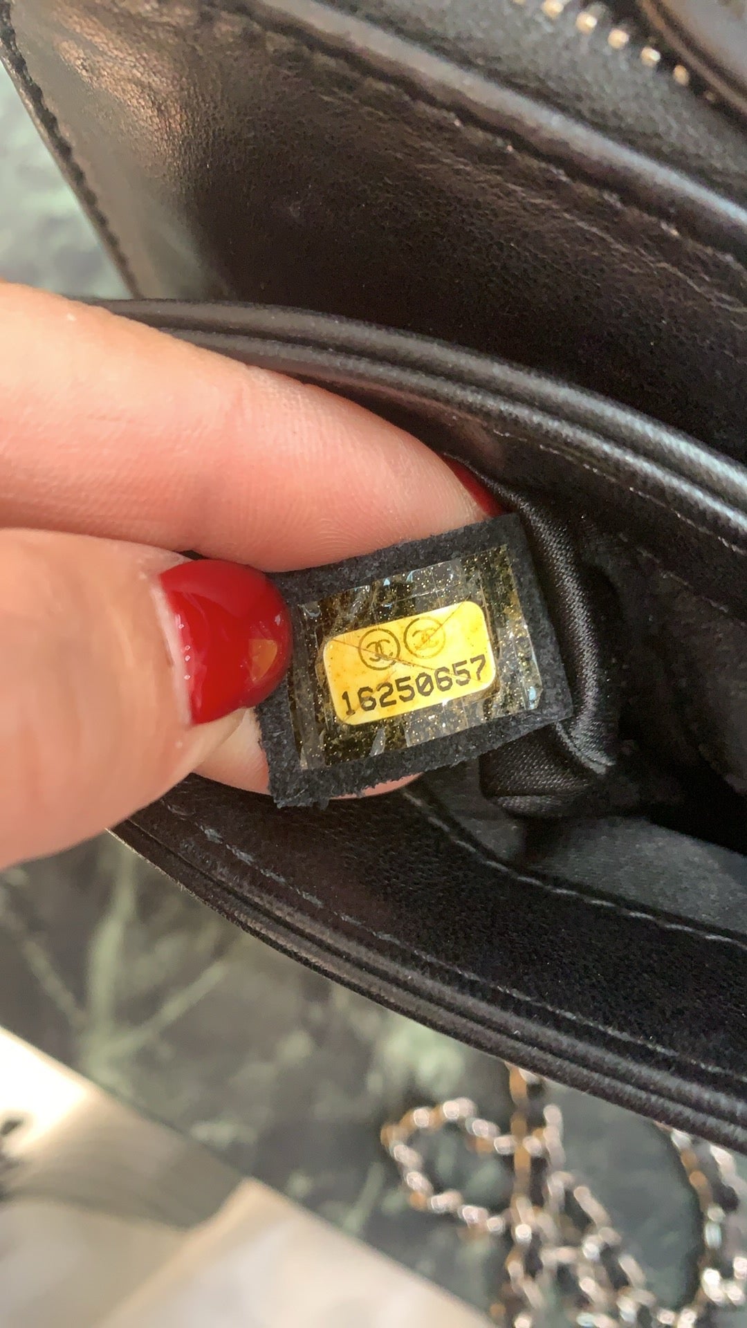 Chanel - Small Vertical Vanity Case - Leather - Black - (mini)