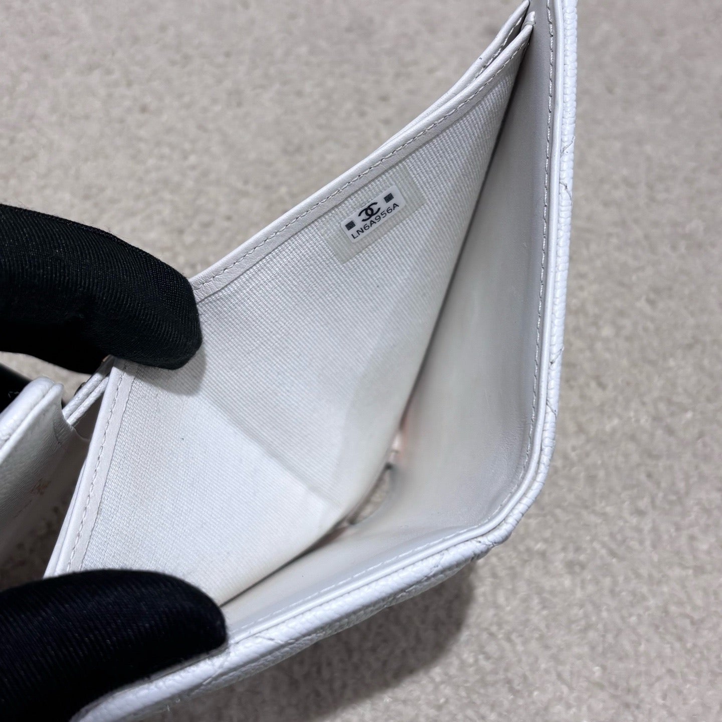 Chanel - Small Wallet - Leather - White - (Small)