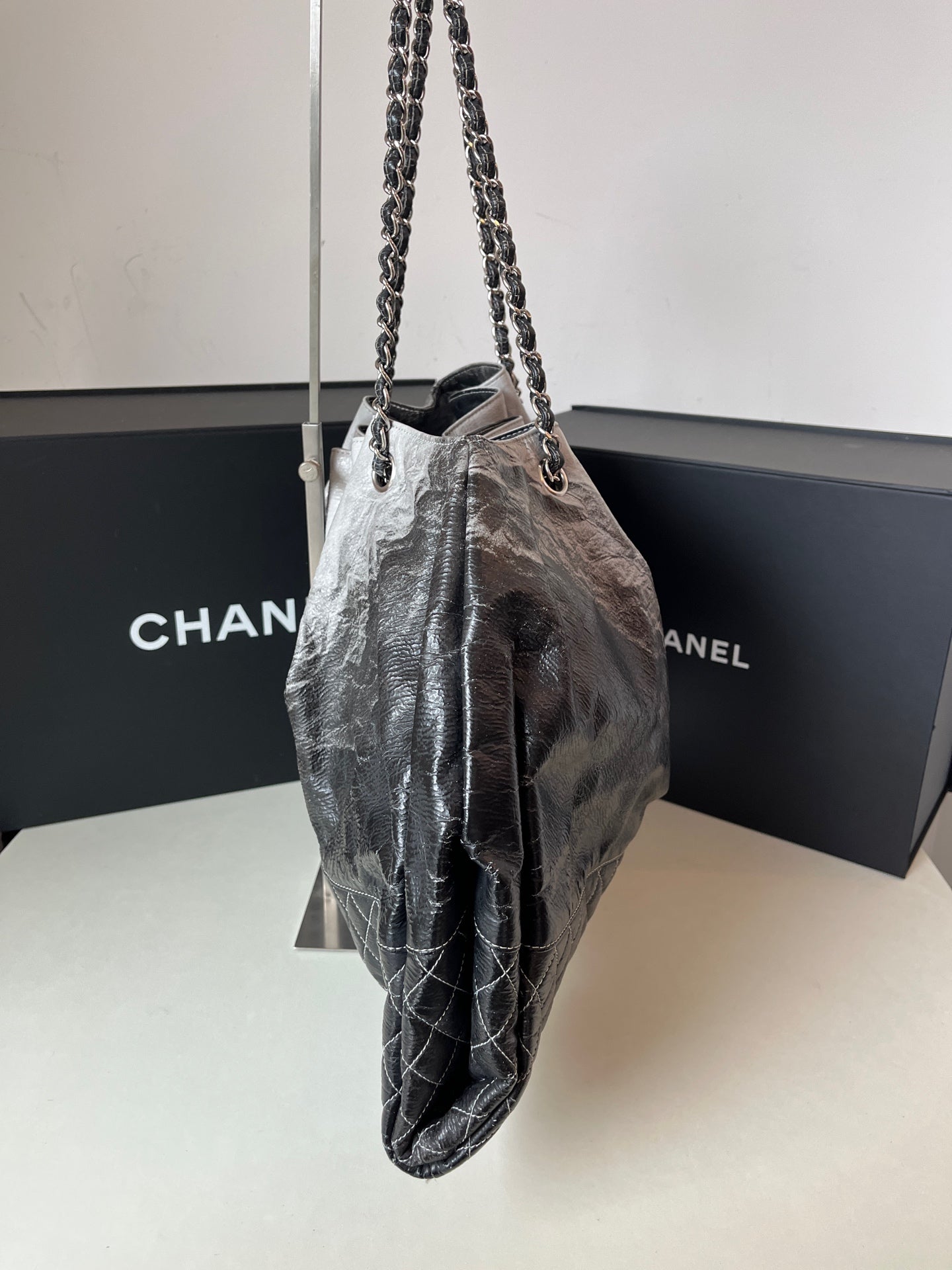 Chanel - Snow Mountain Limited Edition Tote - Leather - Black - (large)