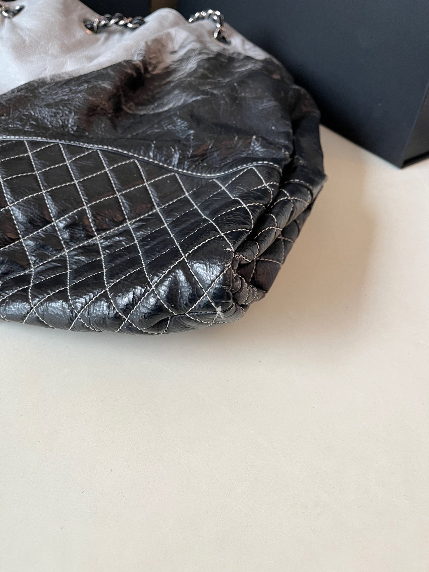Chanel - Snow Mountain Limited Edition Tote - Leather - Black - (large)