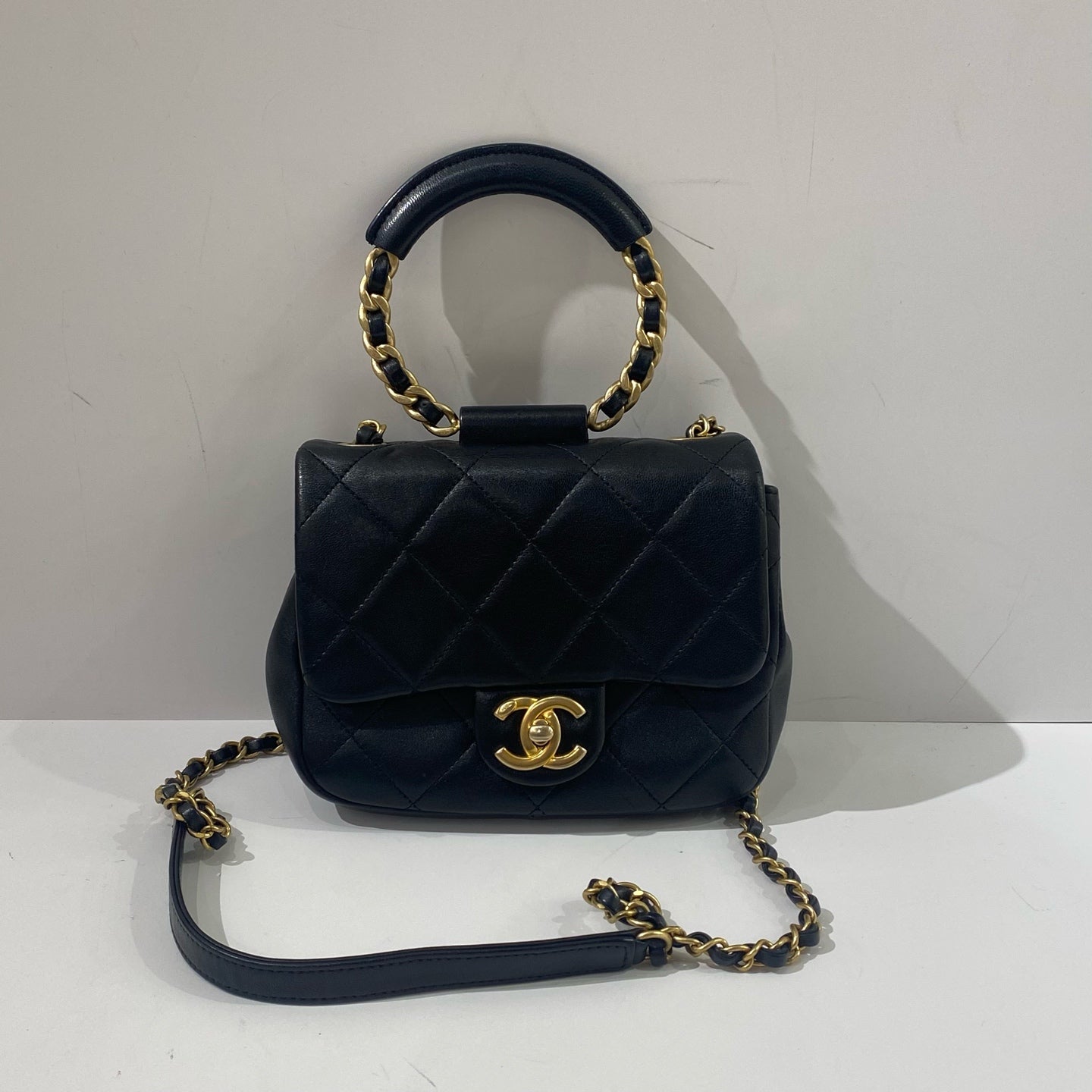 Chanel - Square Mini Flap with Top Handle - Lambskin leather - Black - (mini)