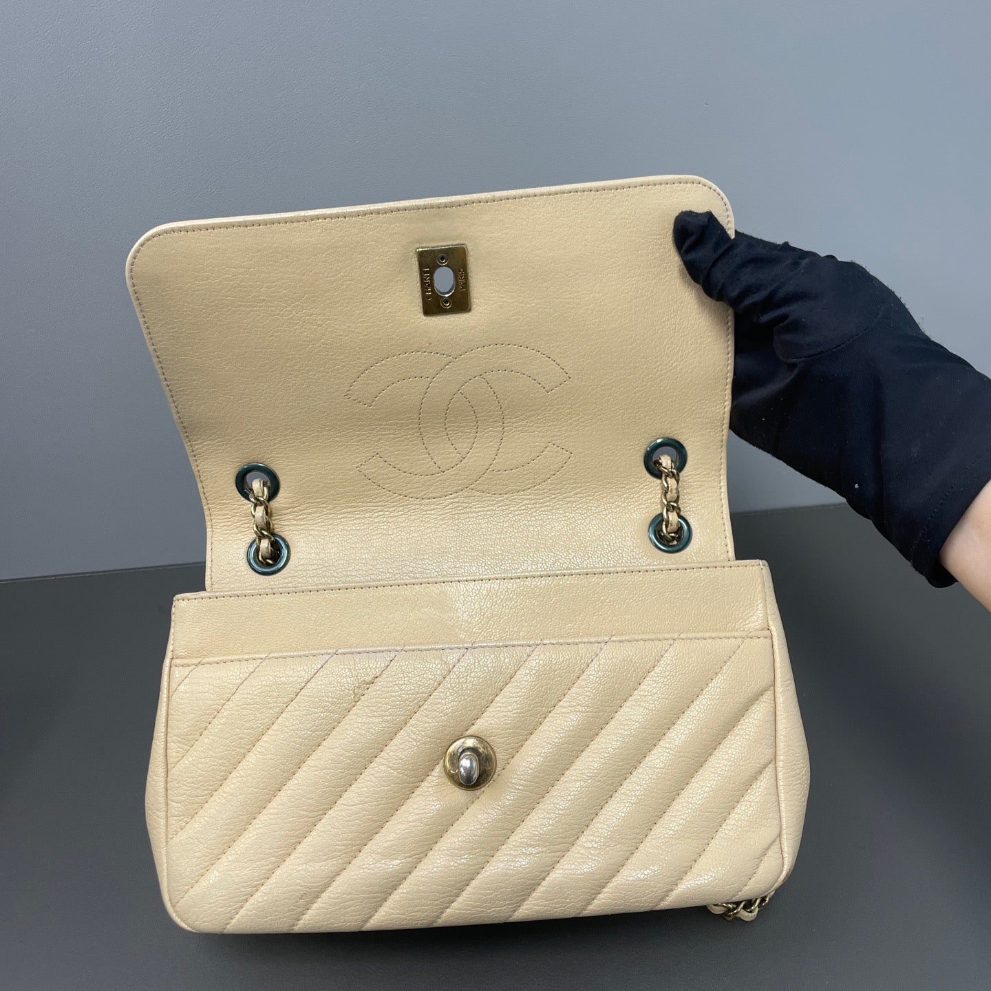 Chanel - Timeless/Classique - Calfskin - Beige - (small)