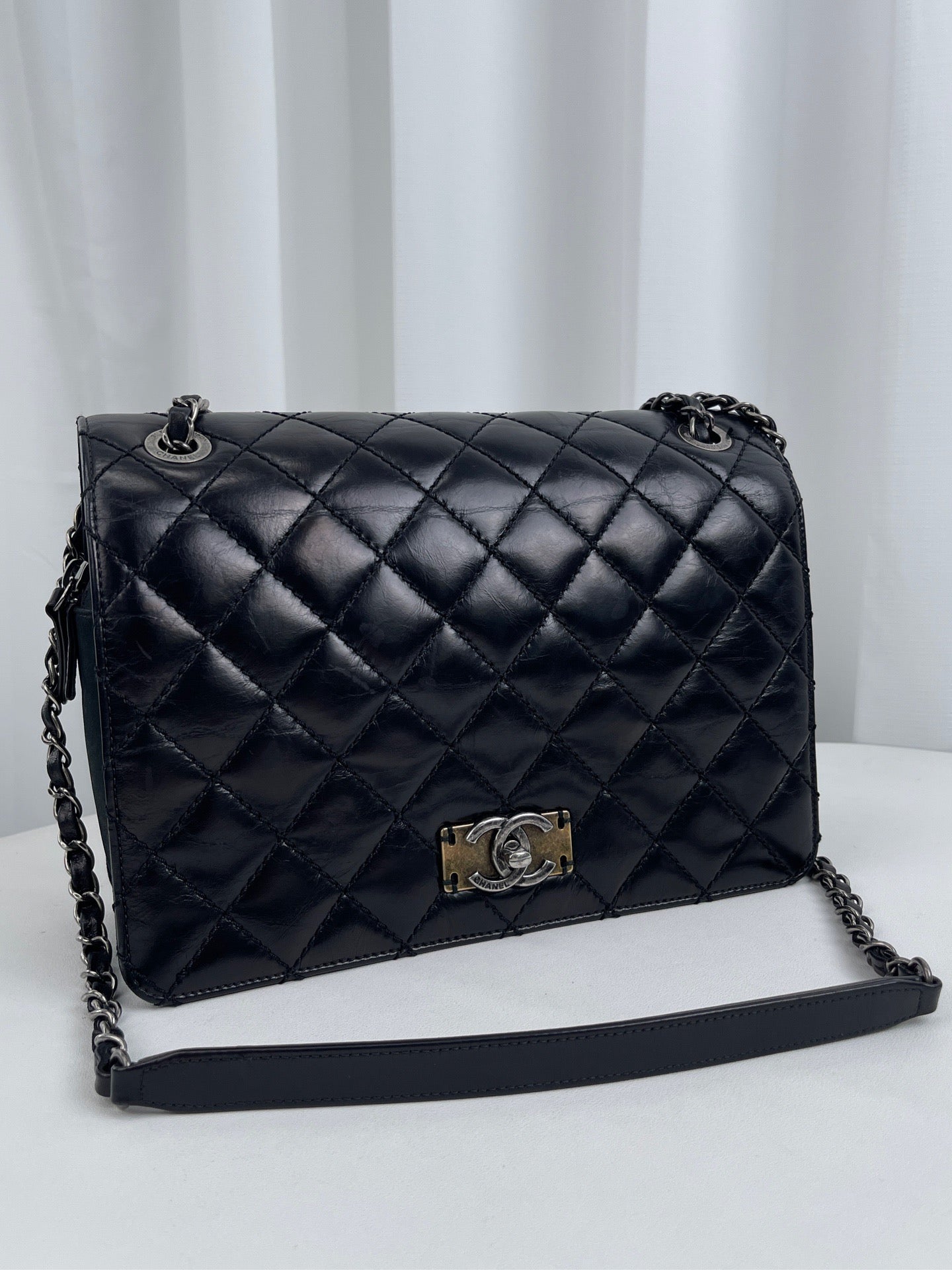 Chanel - Timeless/Classique - Calfskin - Black - (medium)