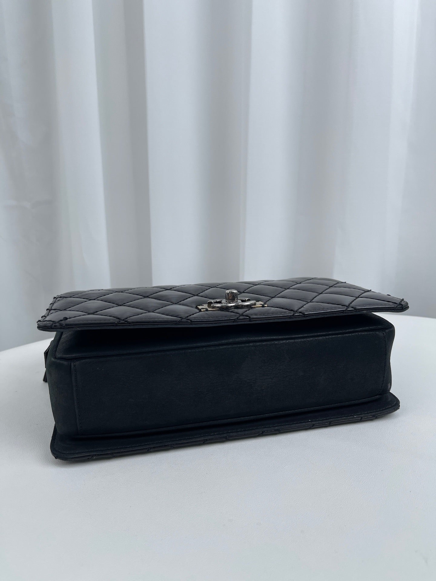 Chanel - Timeless/Classique - Calfskin - Black - (medium)