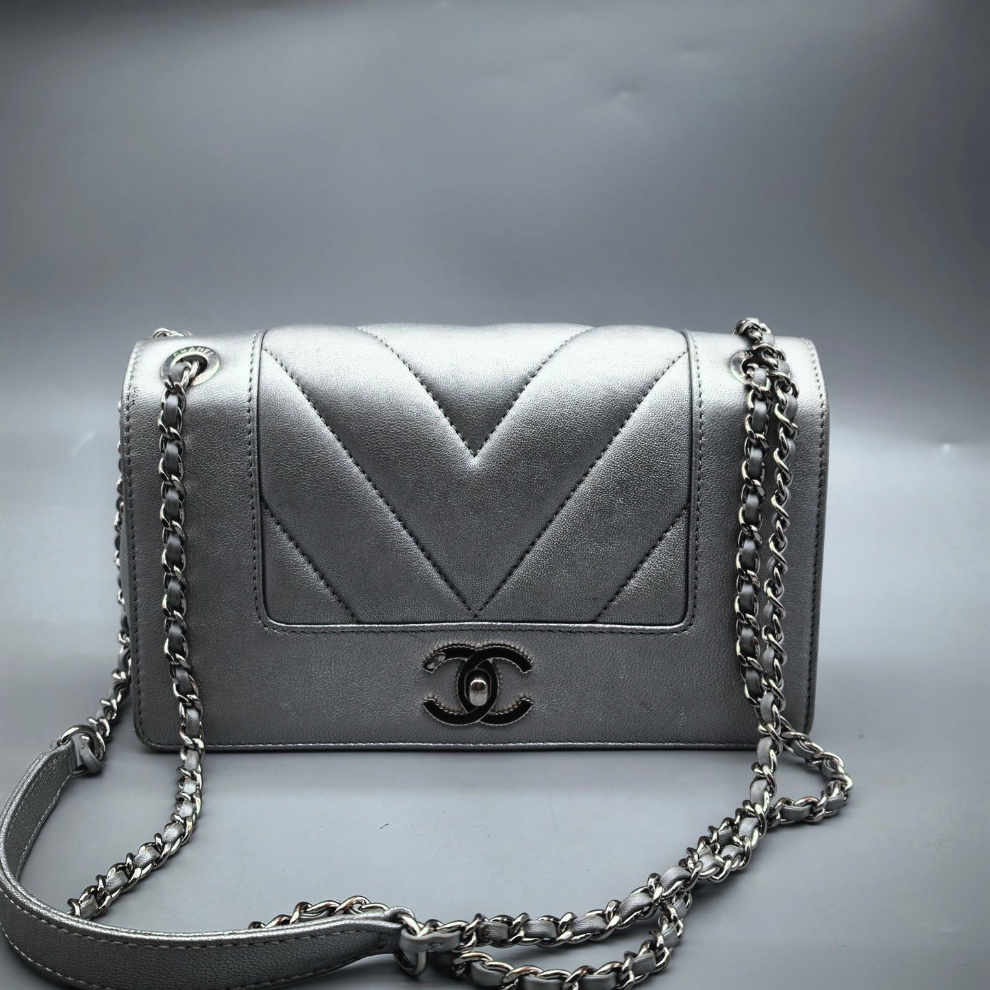 Chanel - Timeless/Classique - Calfskin - Silver - (mini)