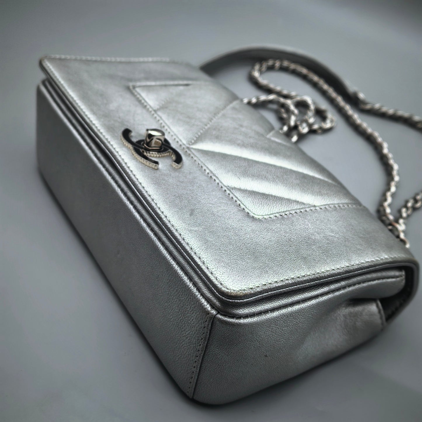 Chanel - Timeless/Classique - Calfskin - Silver - (mini)