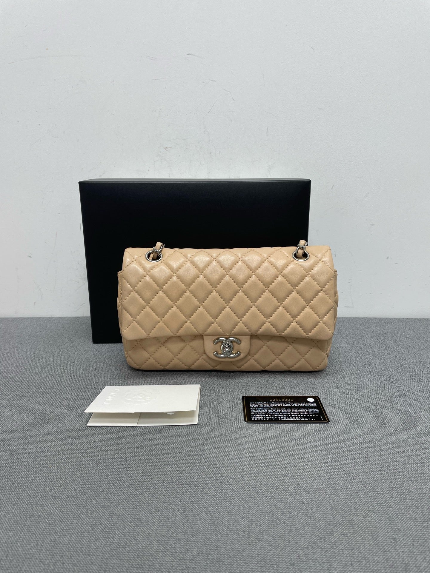 Chanel - Timeless/Classique - Leather - Beige - (medium)
