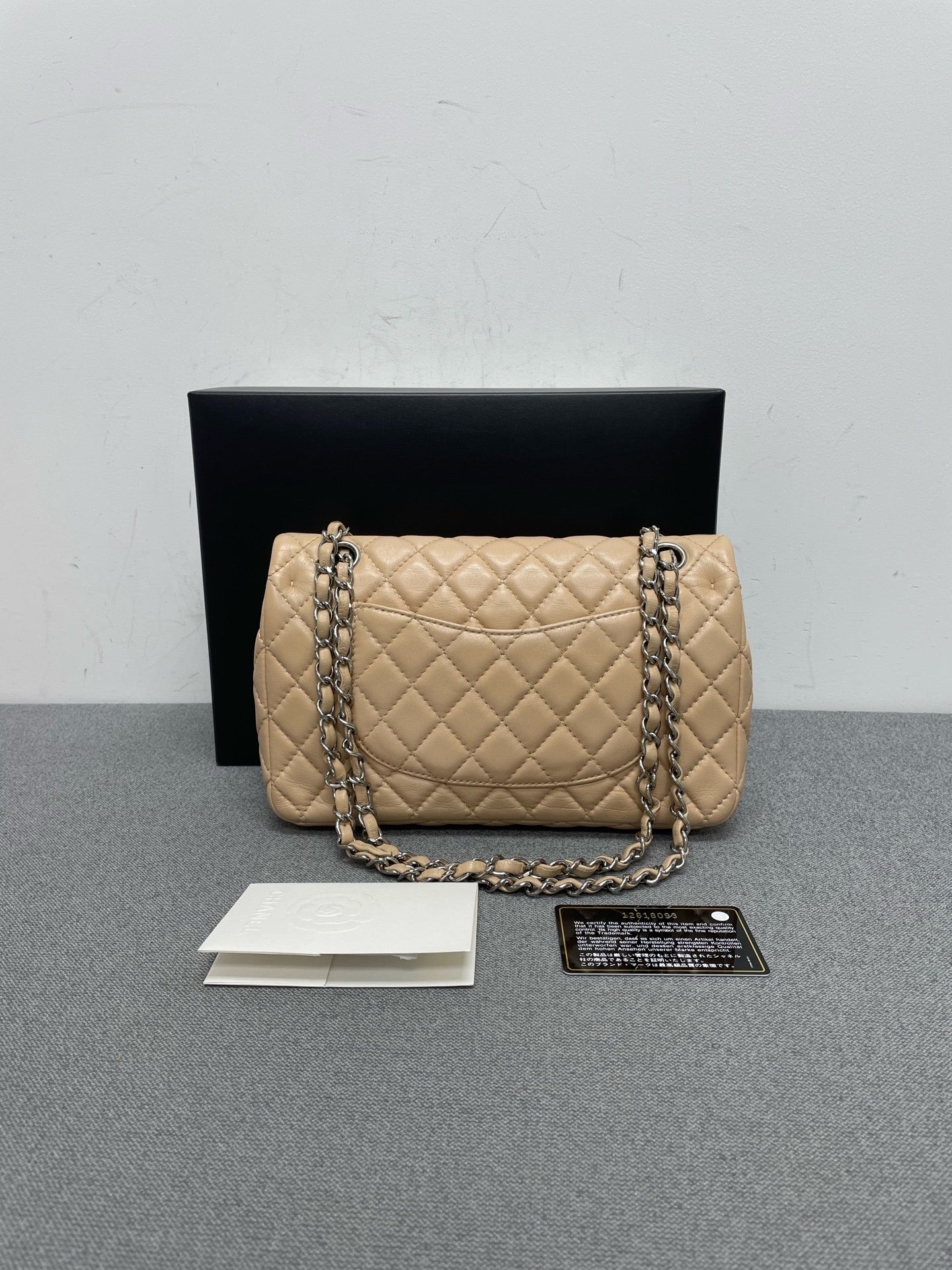 Chanel - Timeless/Classique - Leather - Beige - (medium)
