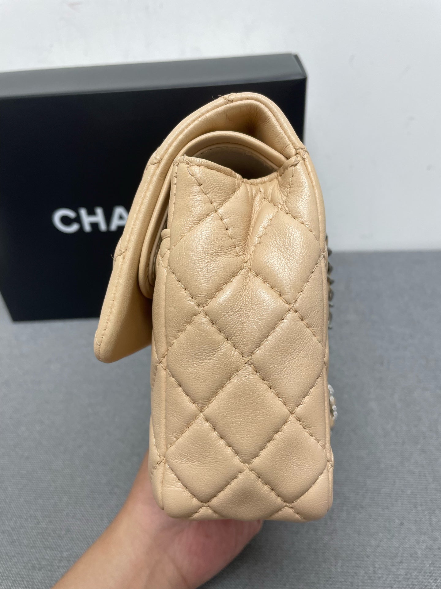 Chanel - Timeless/Classique - Leather - Beige - (medium)