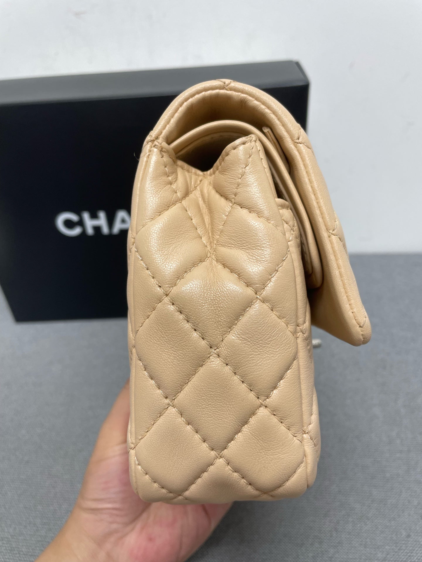 Chanel - Timeless/Classique - Leather - Beige - (medium)
