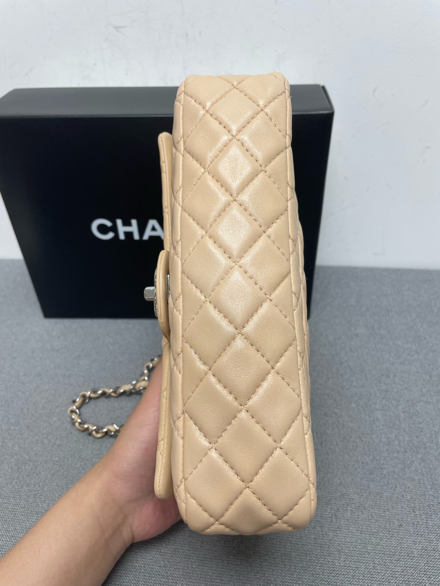 Chanel - Timeless/Classique - Leather - Beige - (medium)