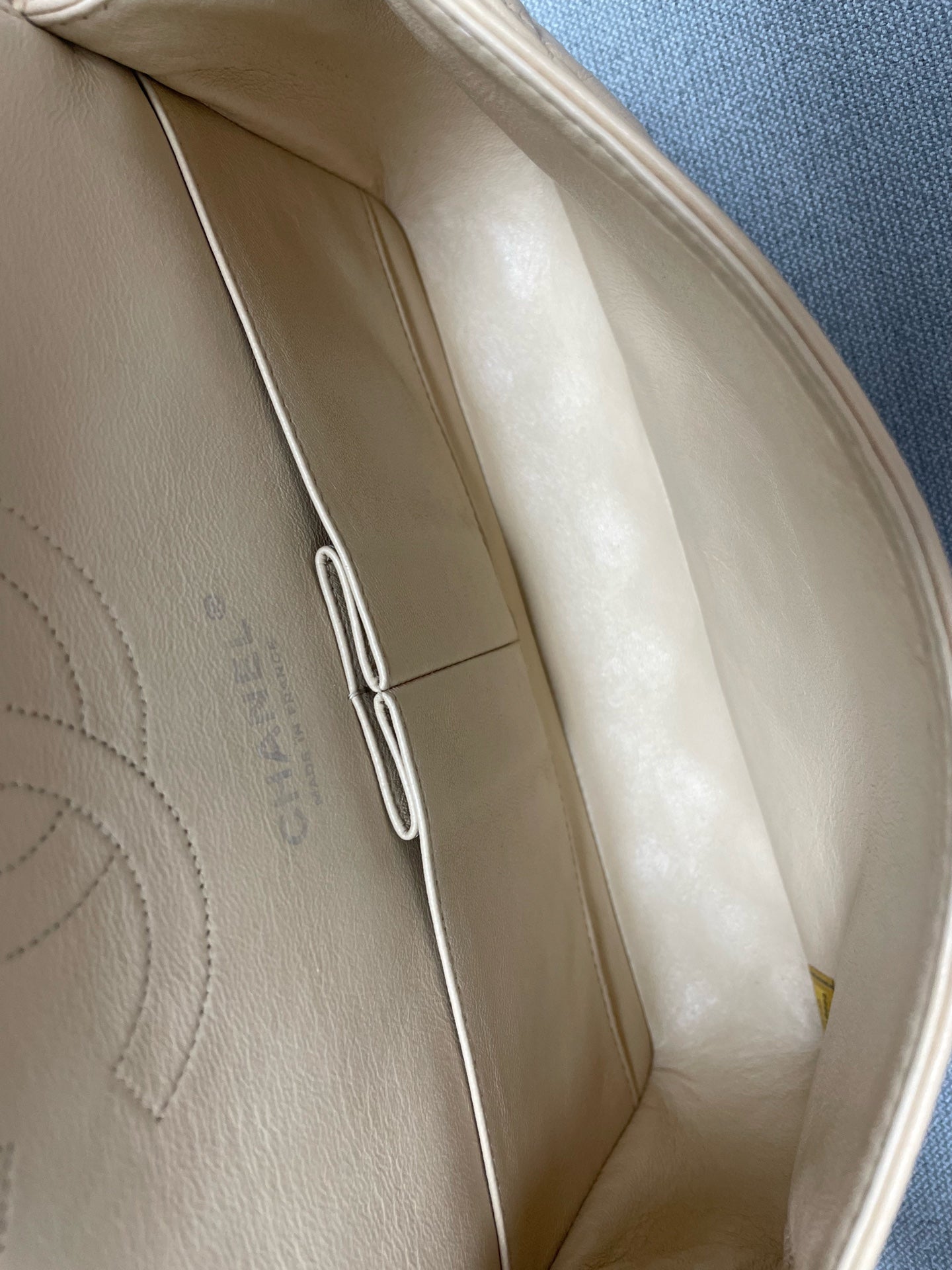 Chanel - Timeless/Classique - Leather - Beige - (medium)