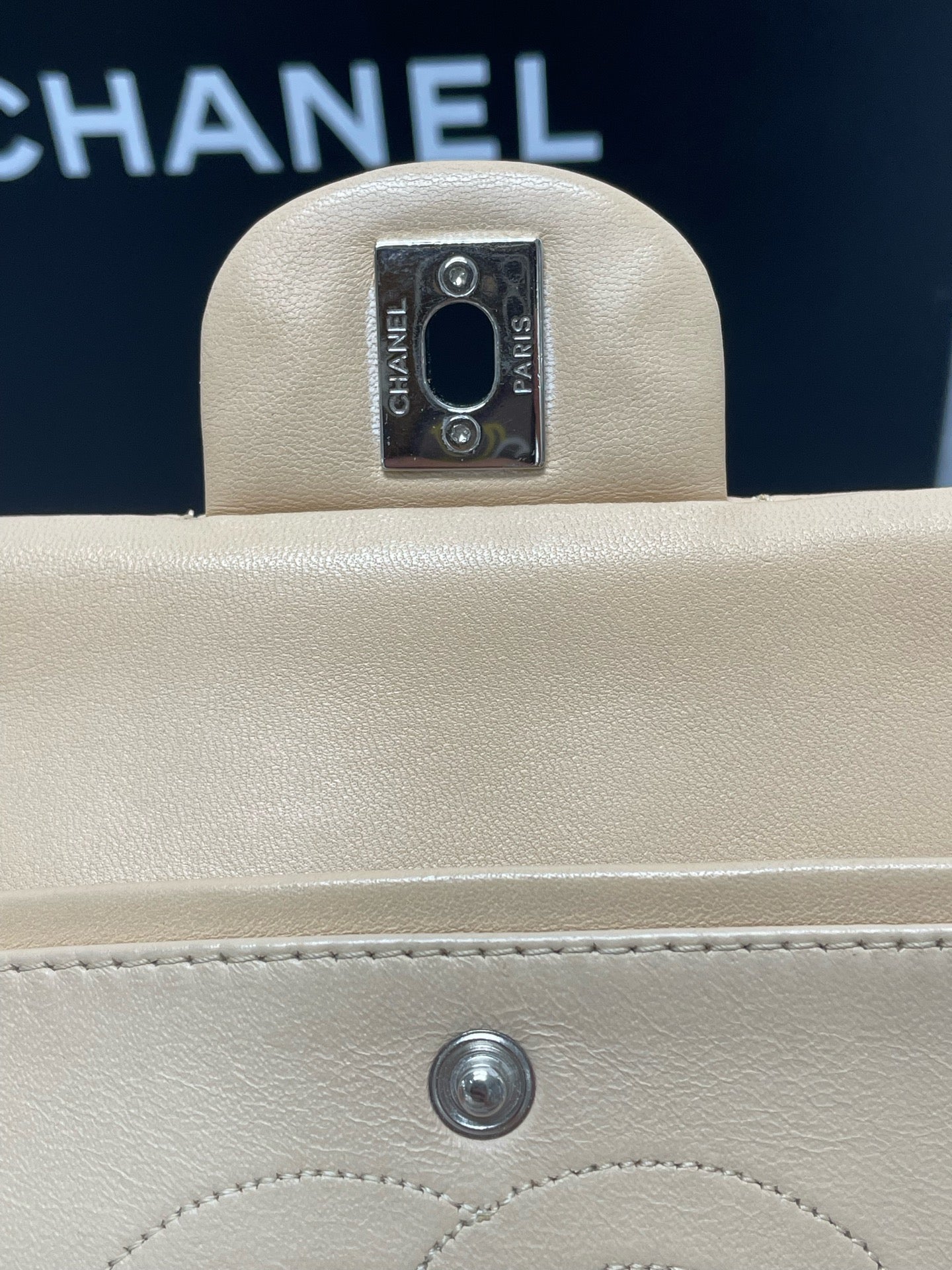Chanel - Timeless/Classique - Leather - Beige - (medium)