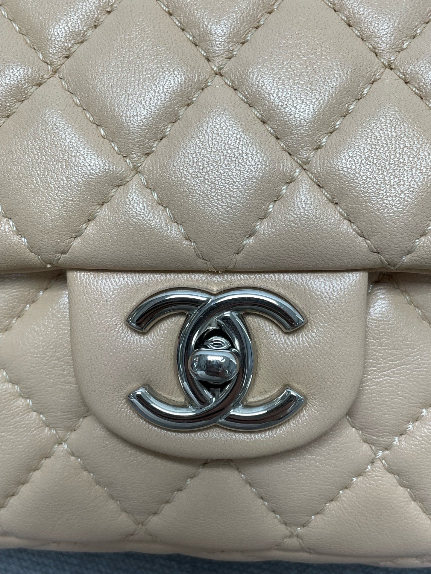 Chanel - Timeless/Classique - Leather - Beige - (medium)