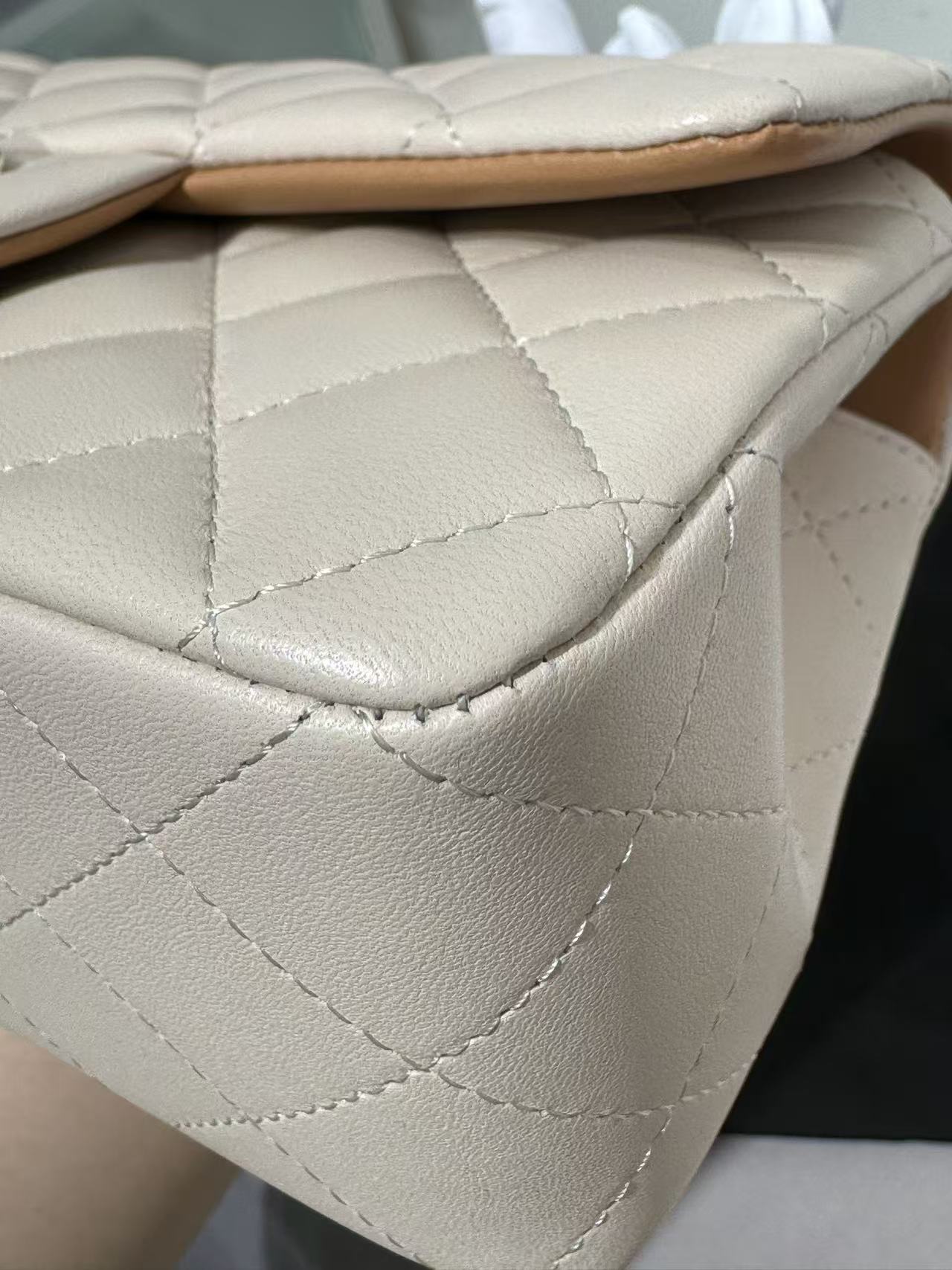 Chanel - Timeless/Classique - Leather - Beige - (mini)